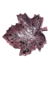 Coupe à Fruits, en forme de feuille de vigne, céramique Rose Vallauris French Riviera France Circa 1960