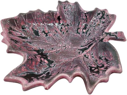 Coupe à Fruits, en forme de feuille de vigne, céramique Rose Vallauris French Riviera France Circa 1960