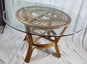 Table en Rotin et plateau en verre France Circa 1970