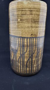 Vase cylindrique Dominique Pouchain en céramique glaçure brune et décor géométrique France Circa 1980