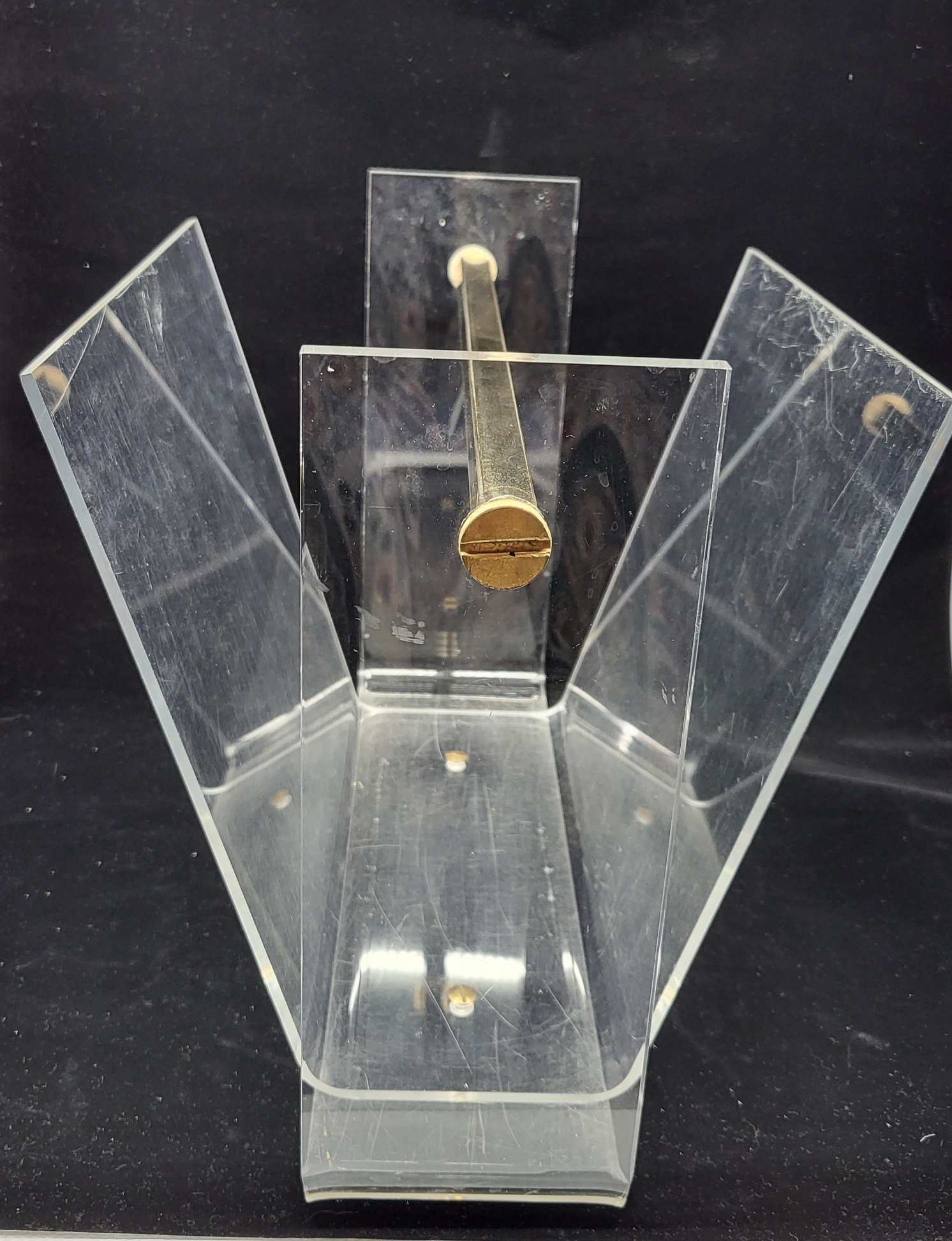 Porte Revues David Lange en Plexiglass transparent France Circa 1970 Vintage