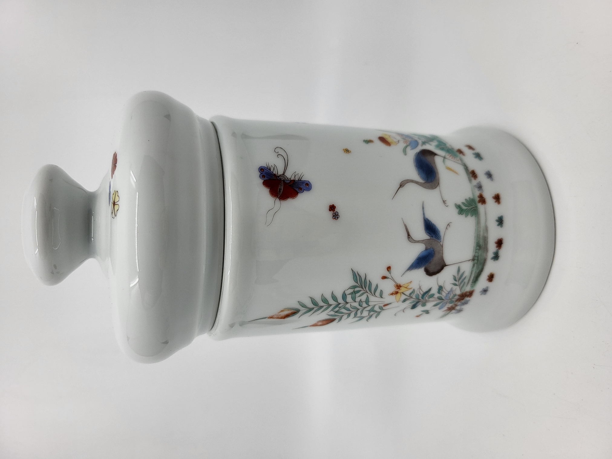 Pot en de la Manufacture Porcelaine du Lys Royal reproduction du  décor "Kakiemon" Château de Chantilly XVIII France