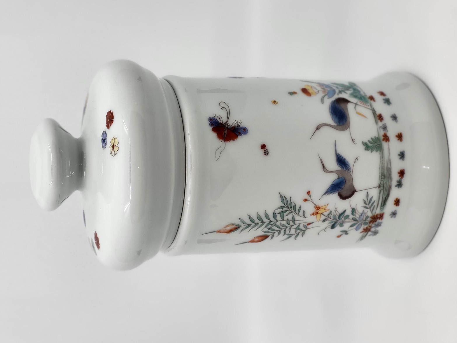 Pot en de la Manufacture Porcelaine du Lys Royal reproduction du  décor "Kakiemon" Château de Chantilly XVIII France