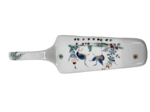 Pelle à tarte de la manufacture Porcelaine du Lys Royal décor "Kakiemon" Château de Chantilly XVIII siècle France