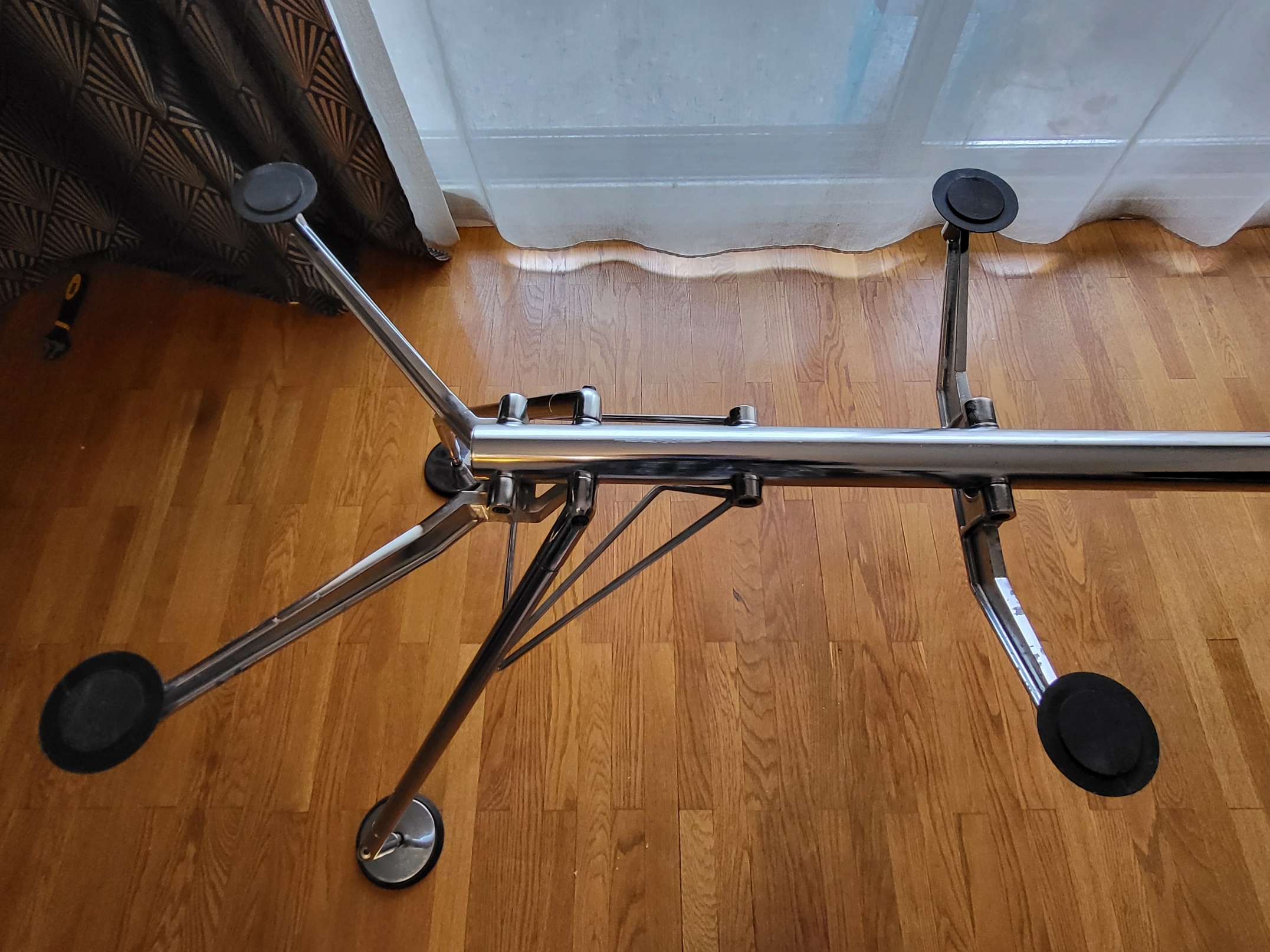 Table Nomos de Sir Norman Foster par Tecno plateau verre Italie Mid Century