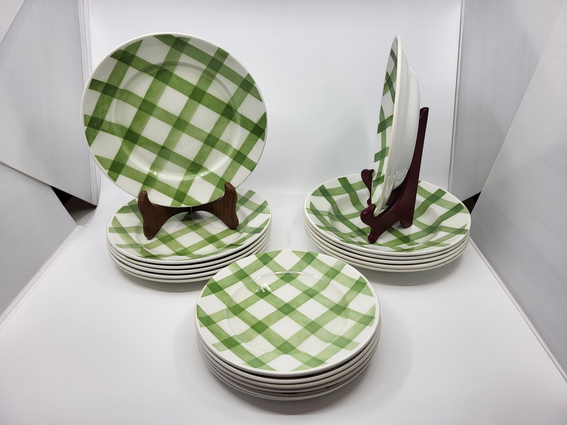 Assiettes Moulin des Loups Orchies modèle "Nappe verte" en faïence France 1960 (18 pièces)