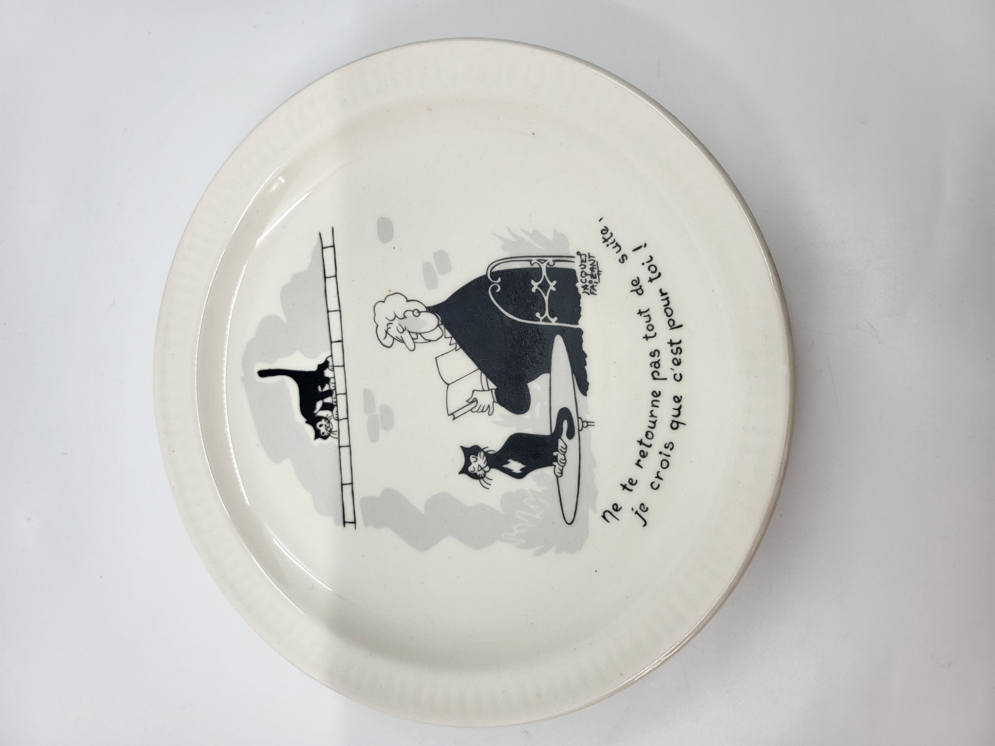 Assiettes parlantes Saint Amand illustration de Jacques Faizant faïence France 1970