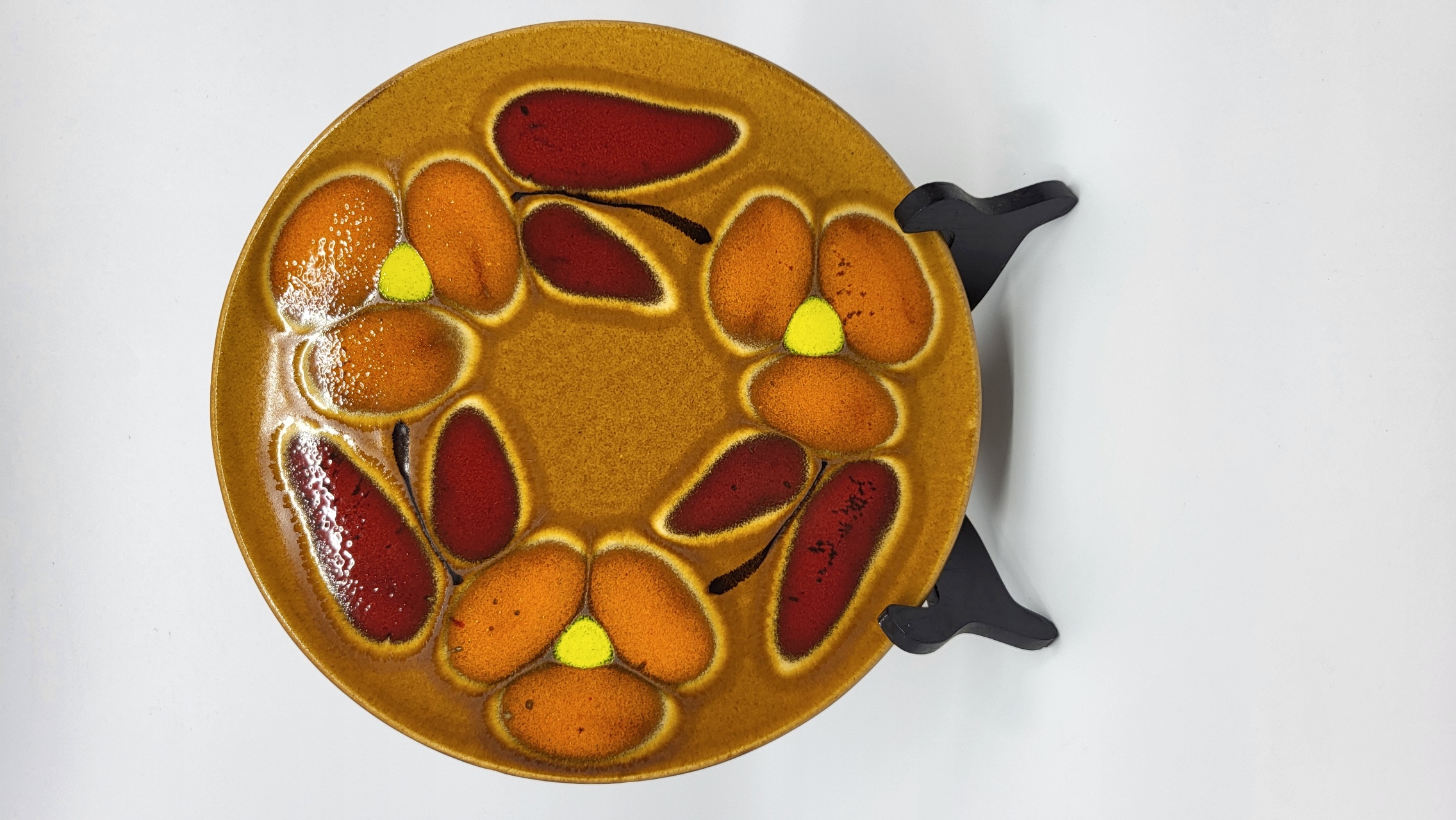 Ensemble de 5 assiettes Saint Clément en barbotine France 1970