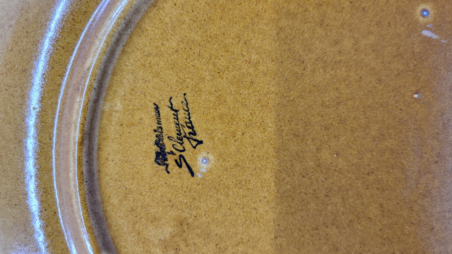 Ensemble de 5 assiettes Saint Clément en barbotine France 1970