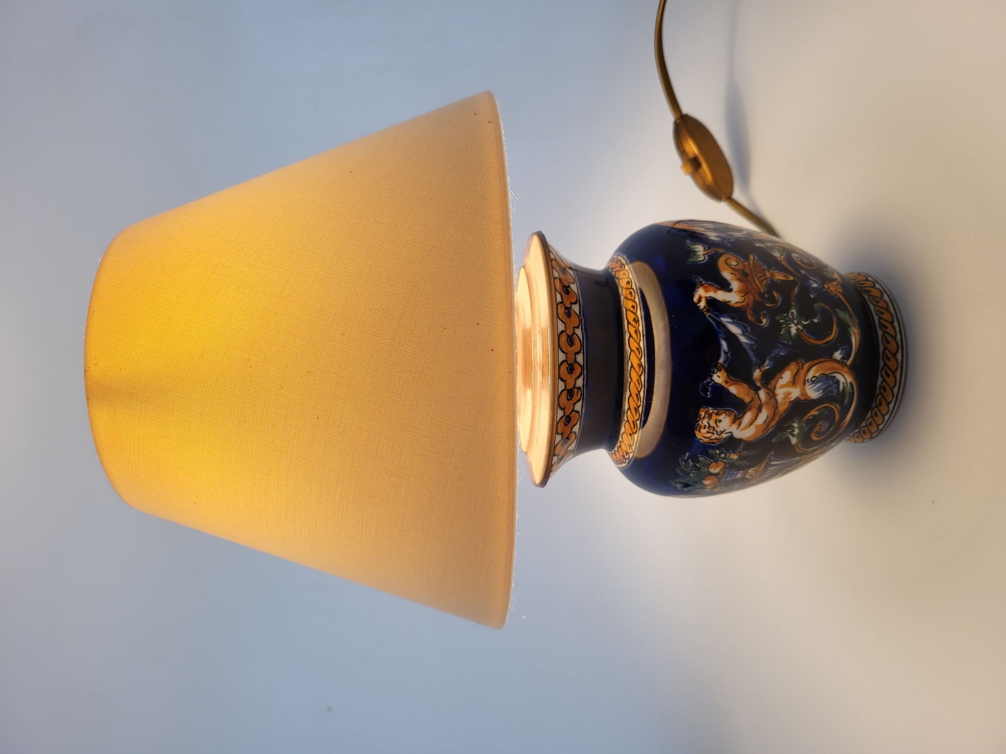 Lampe de table Gien en céramique décor Renaissance bleu Francaise  