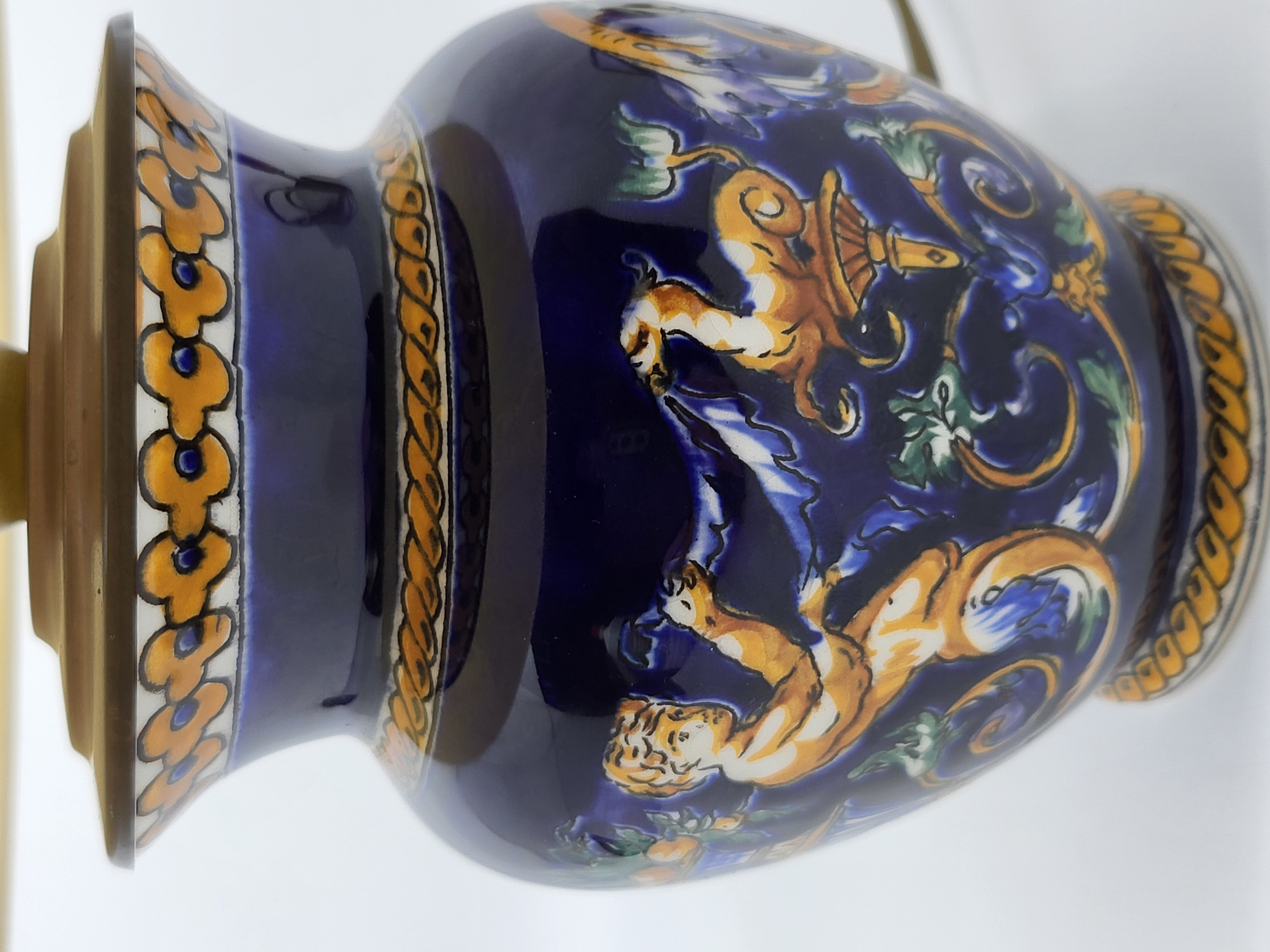 Lampe de table Gien en céramique décor Renaissance bleu Francaise