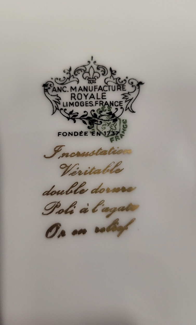  Assiette plate de L' Ancienne Manufacture Royale de Limoges France