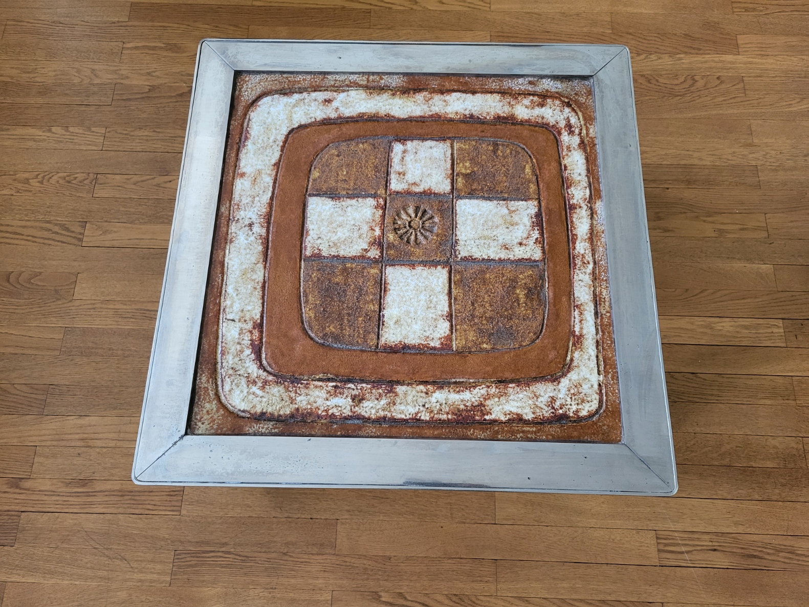 Bout de canapé Jean Gregorieff par Roche Bobois en céramique et métal chromé  