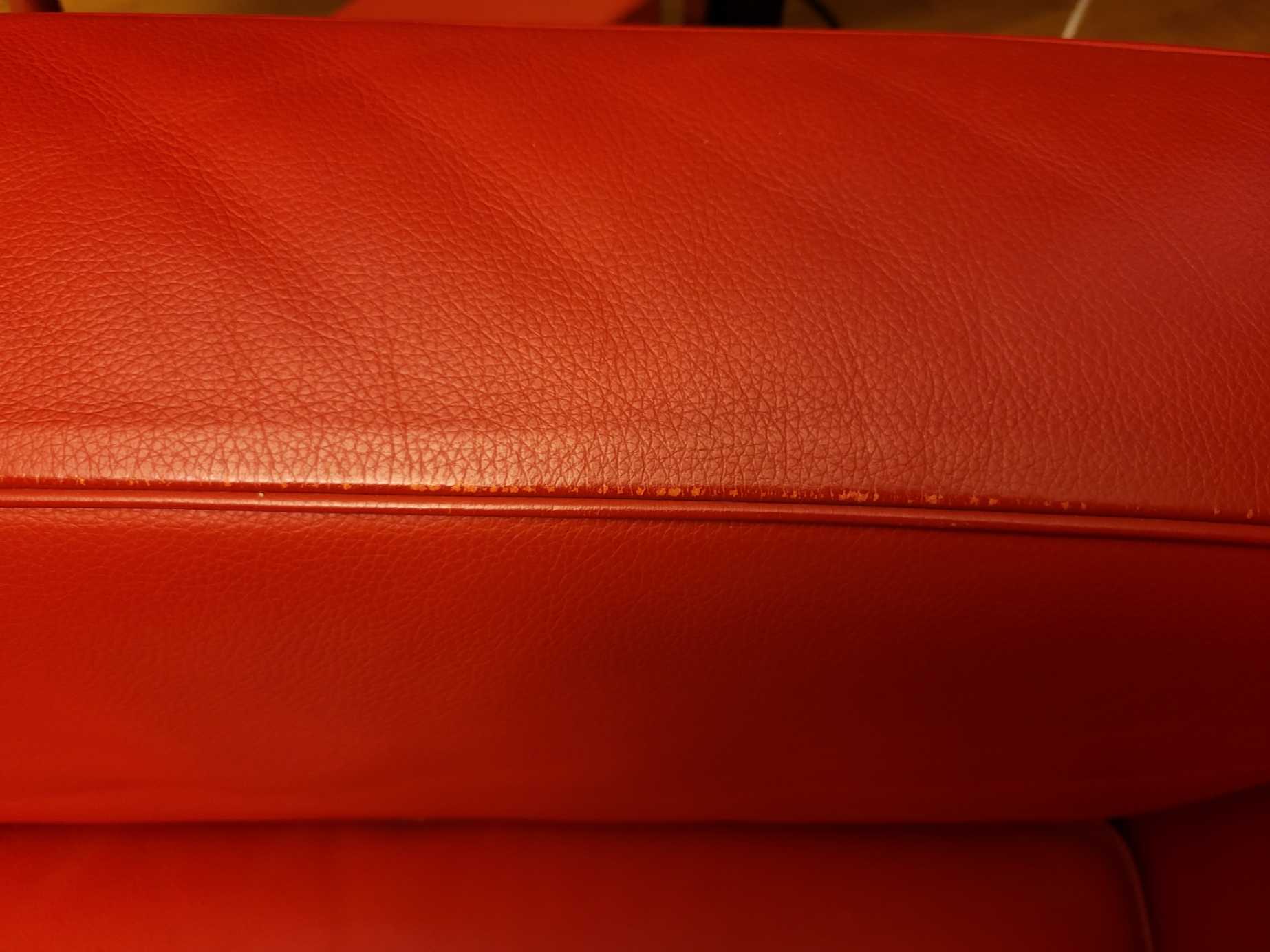 Fauteuil méridienne LC3 Le Corbusier pour Cassina en cuir rouge structure acier