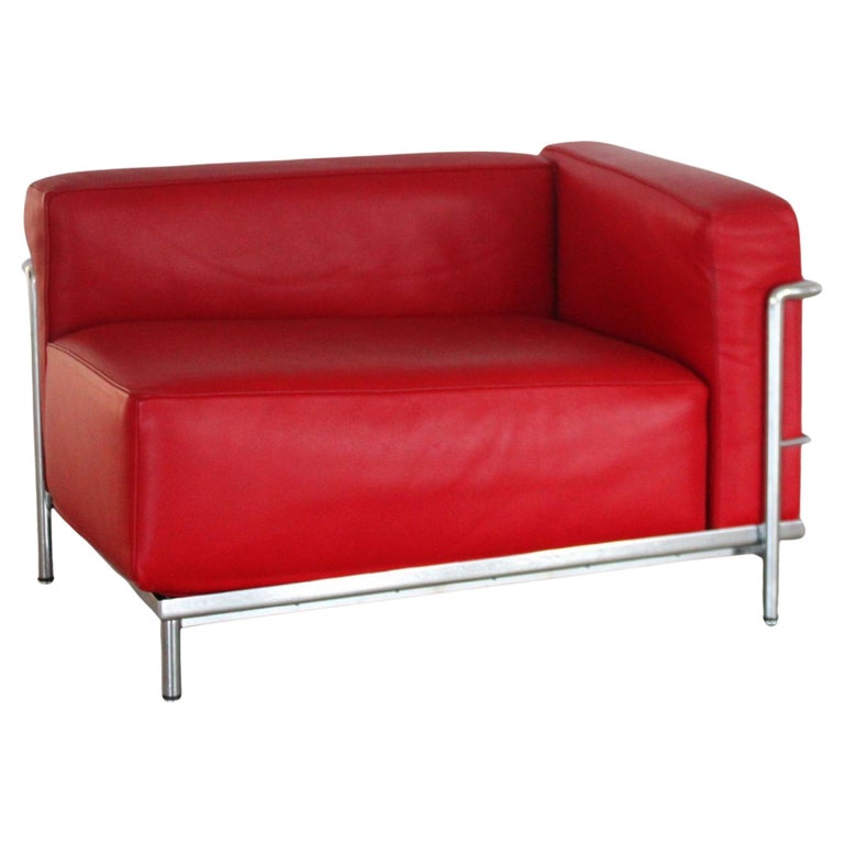 Fauteuil méridienne LC3 Le Corbusier pour Cassina en cuir rouge structure acier