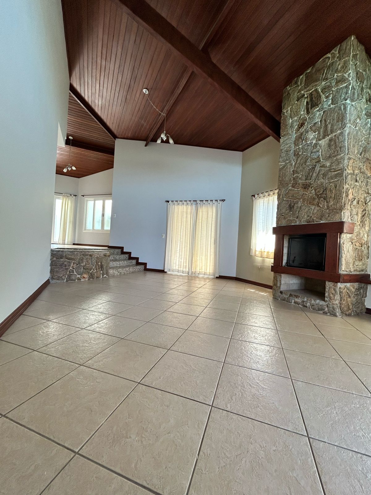 VENDA - Casa no Condomínio Orypaba R$1.890.000