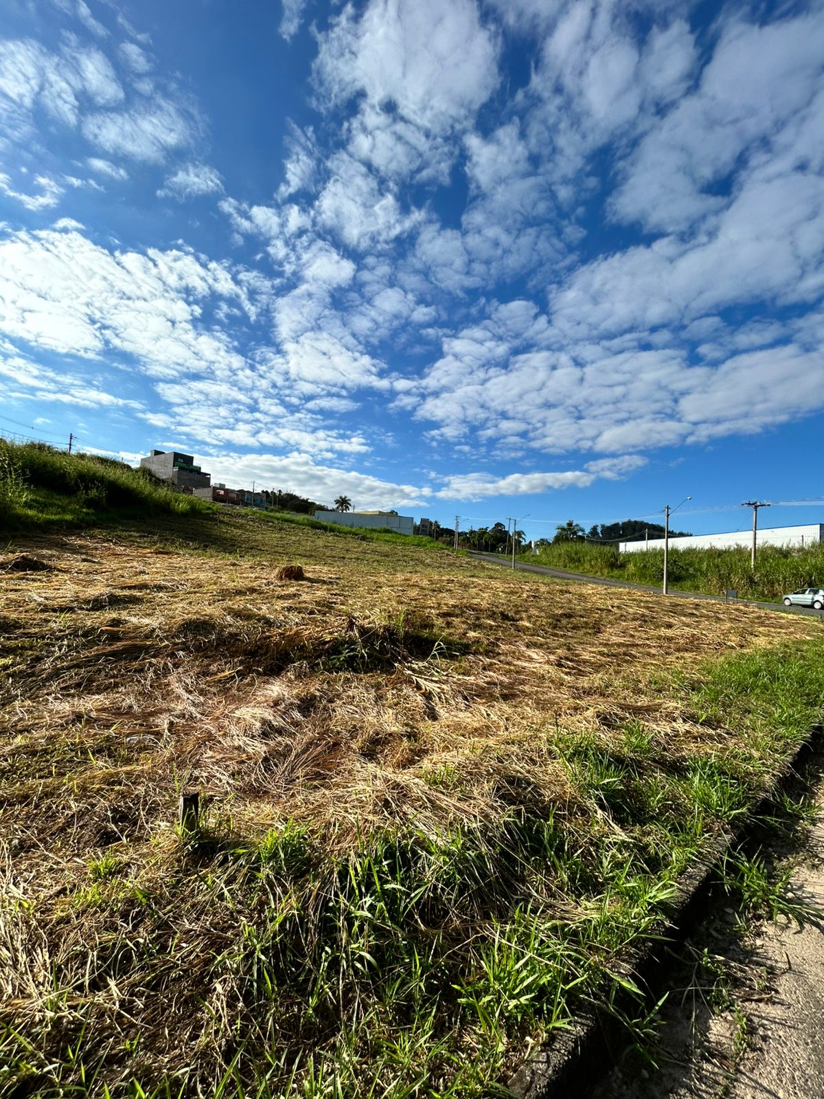 VENDA - Terreno em área comercial no Terras de Monte Alegre R$300.000