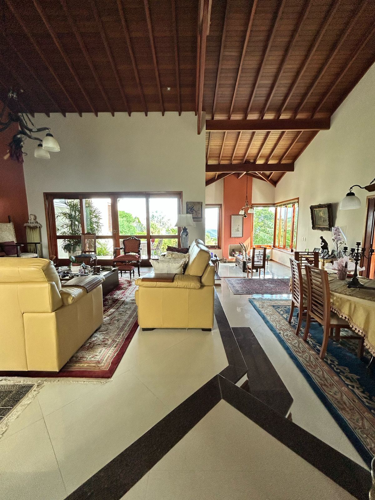 VENDA - Casa no Condomínio Orypaba R$2.500.000