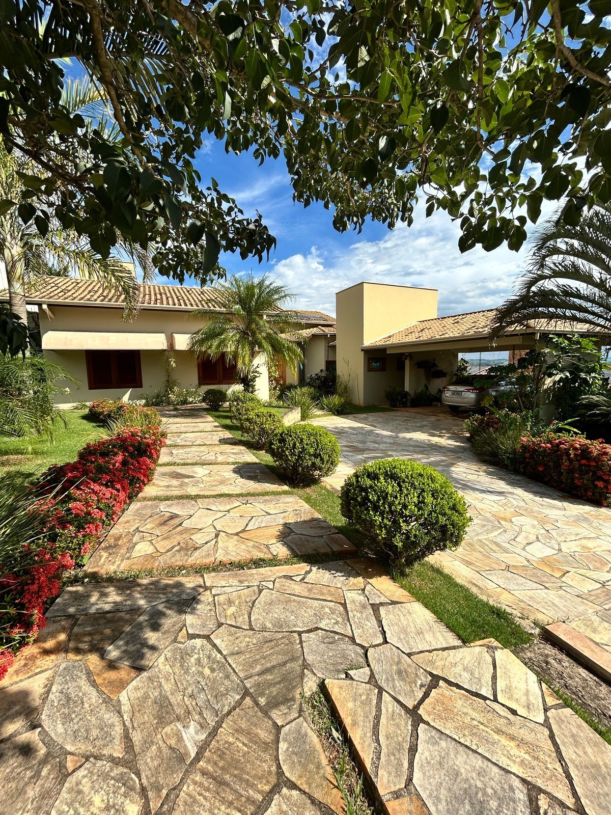 VENDA - Casa no Condomínio Orypaba R$2.500.000