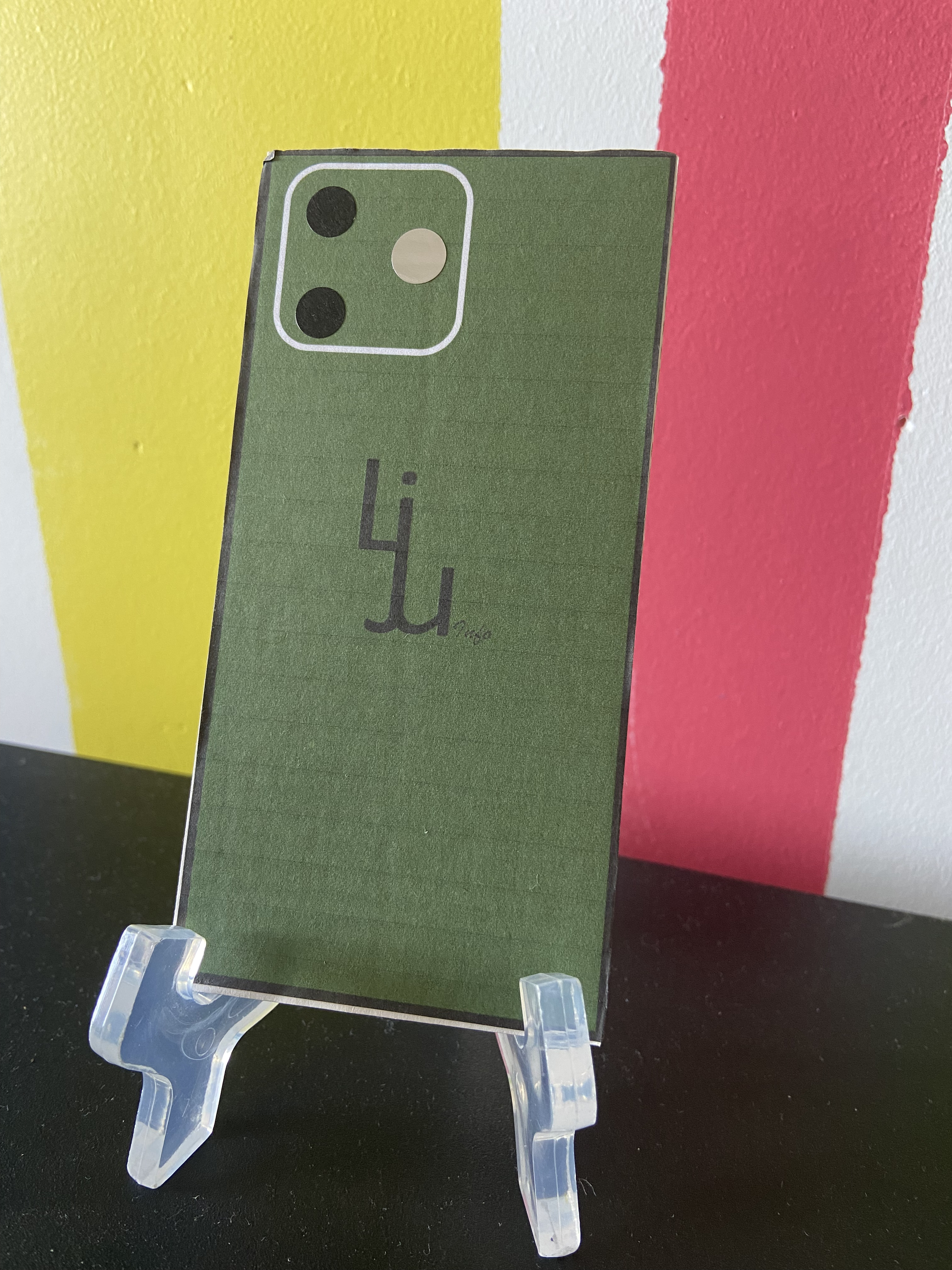 Faux téléphone en carton