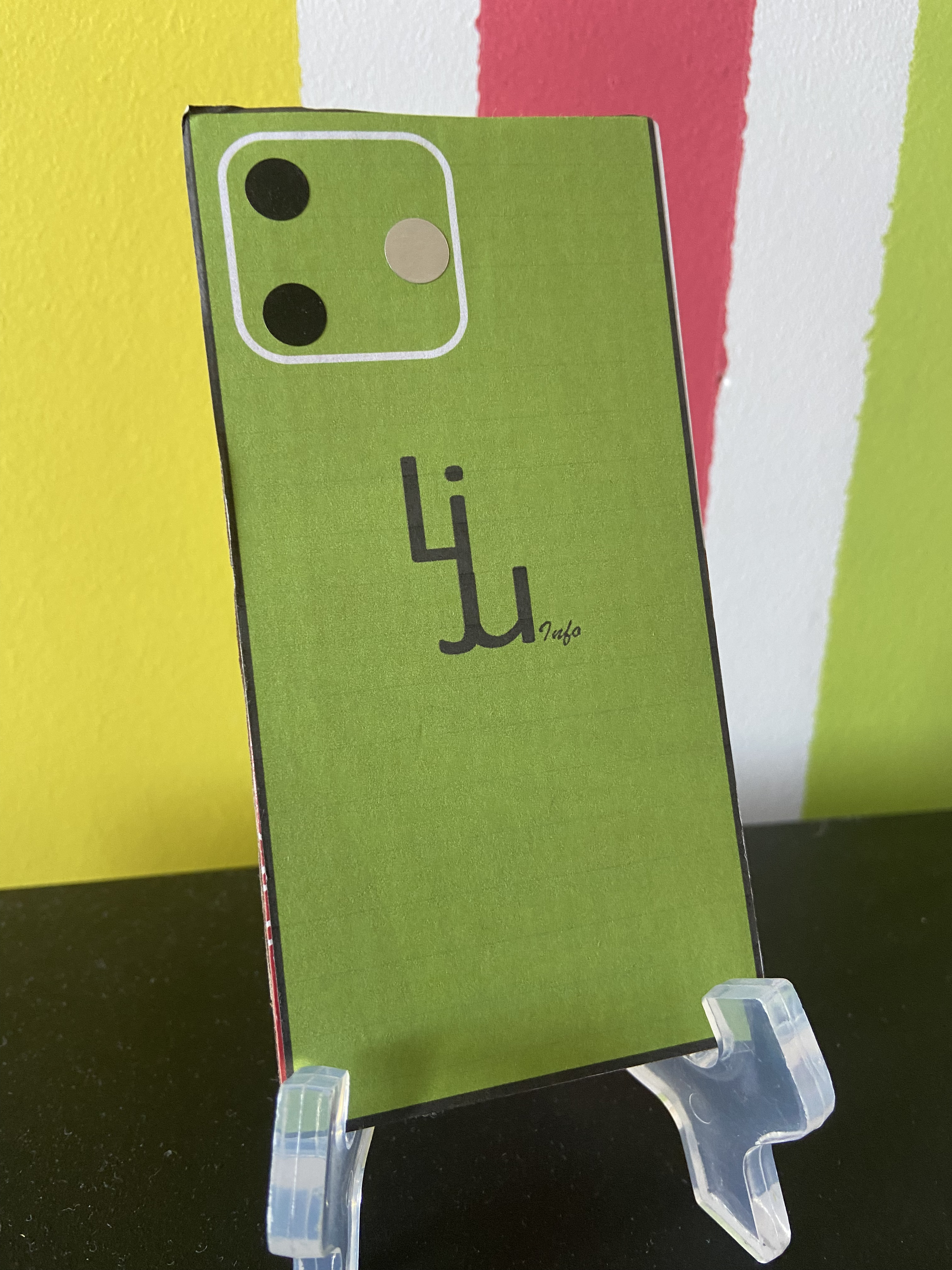 Faux téléphone en carton