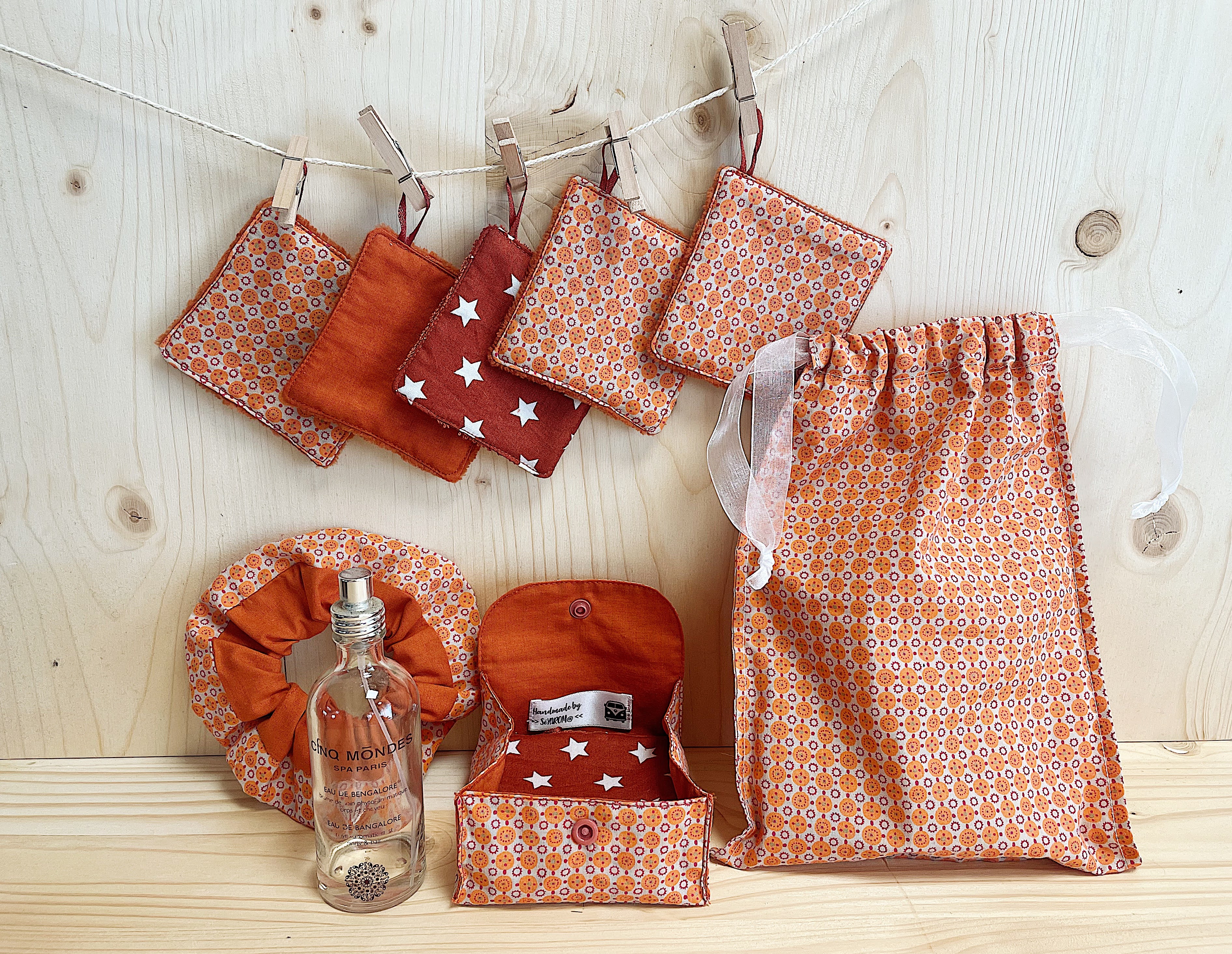 Lot de 10 lingettes démaquillantes lavables et leur pochette