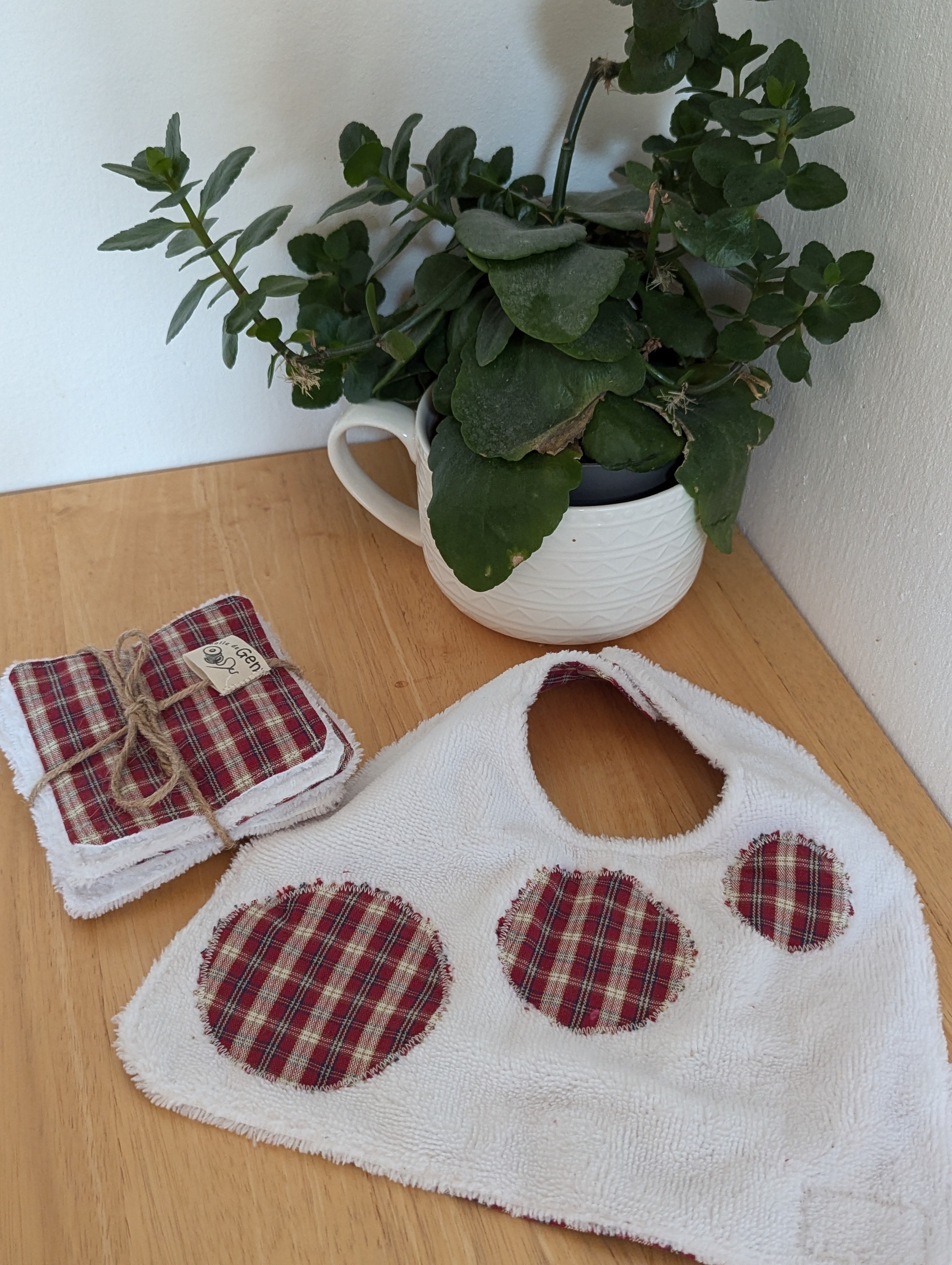 Ensemble bavoir et lingettes "Avant j'étais une chemise" 