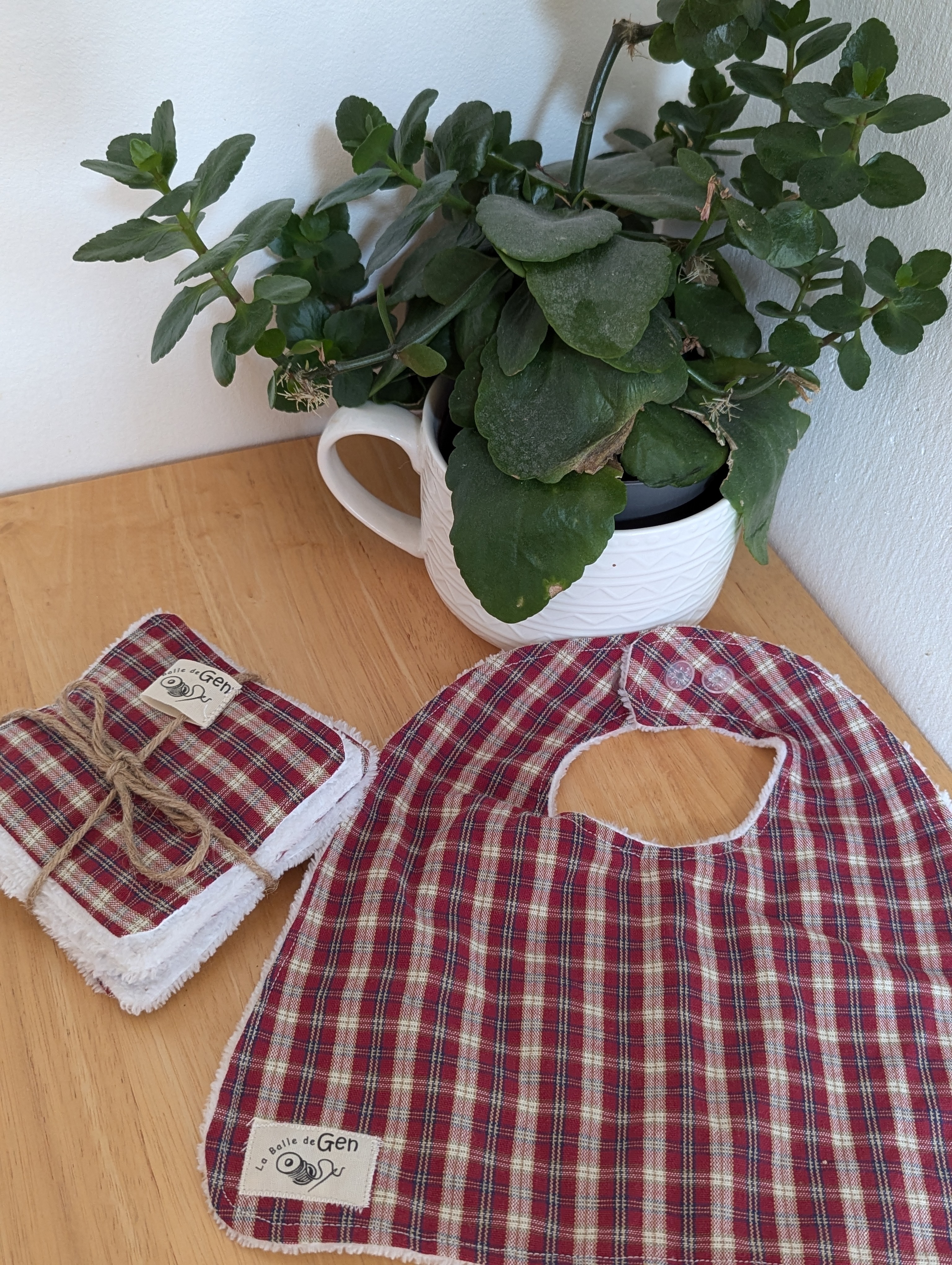 Ensemble bavoir et lingettes "Avant j'étais une chemise" 