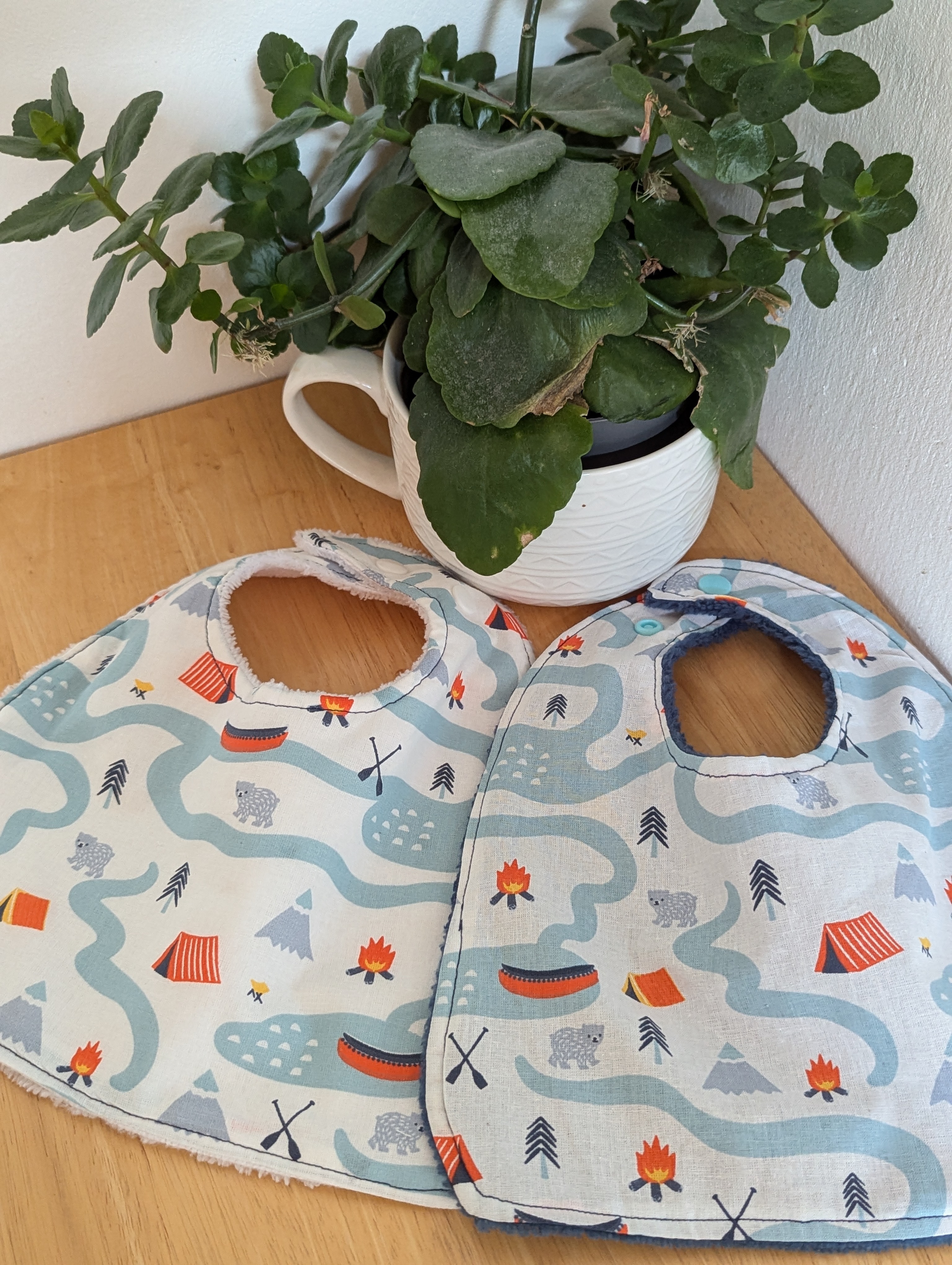 2 Bavoirs "Au Camping" - Coton Bio et éponge Bambou