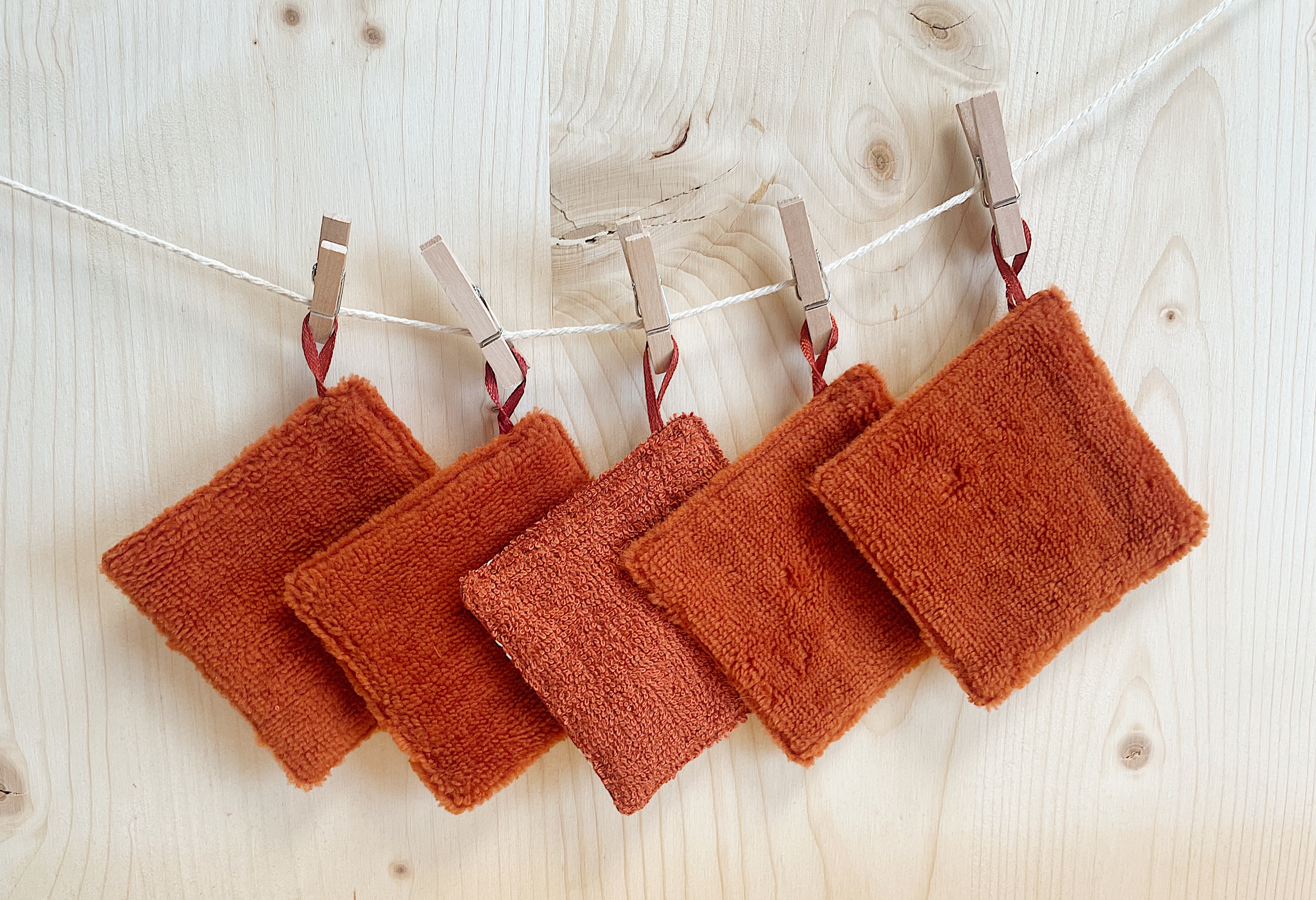 Lot de 5 lingettes démaquillantes lavables et leur pochette