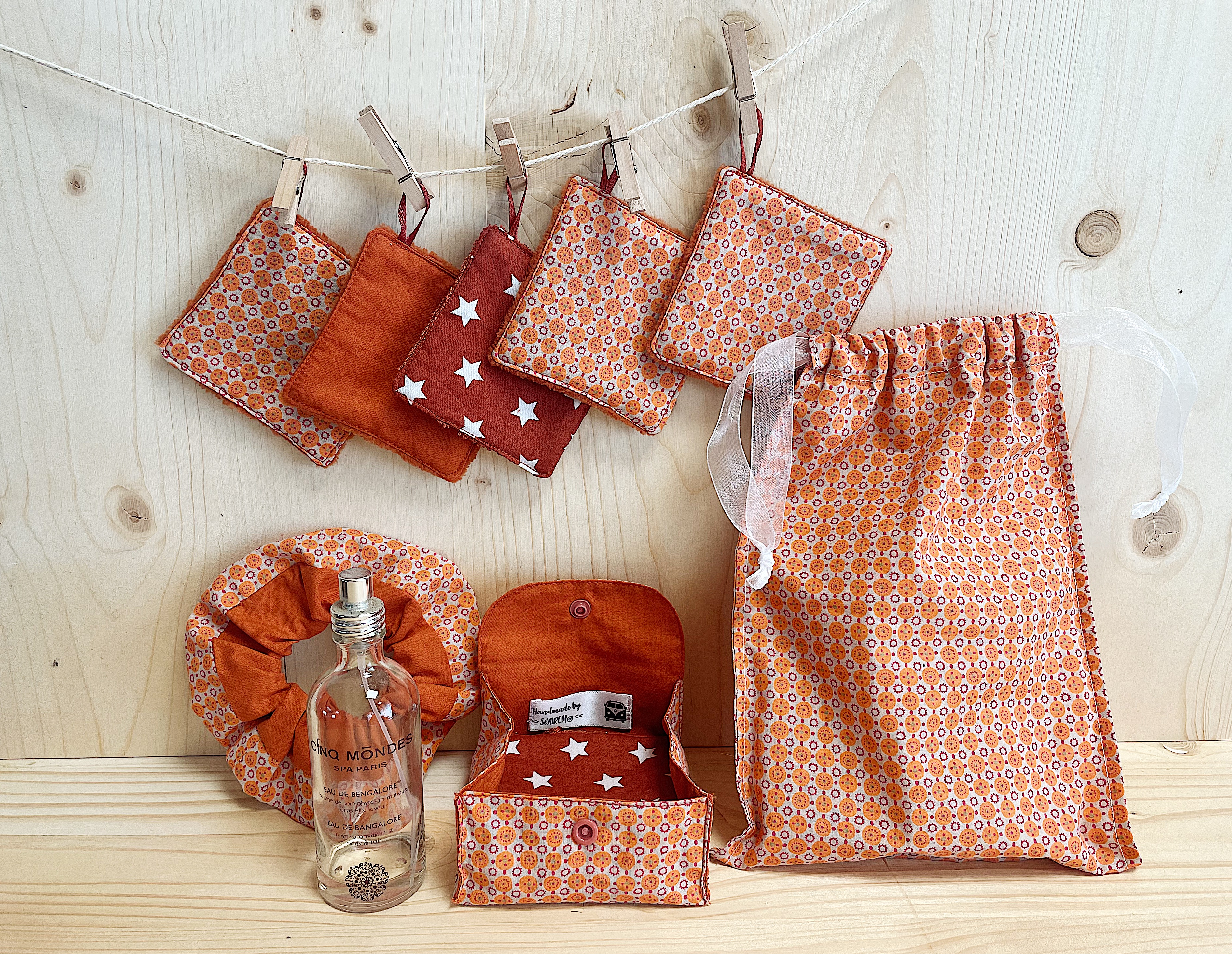 Lot de 5 lingettes démaquillantes lavables et leur pochette