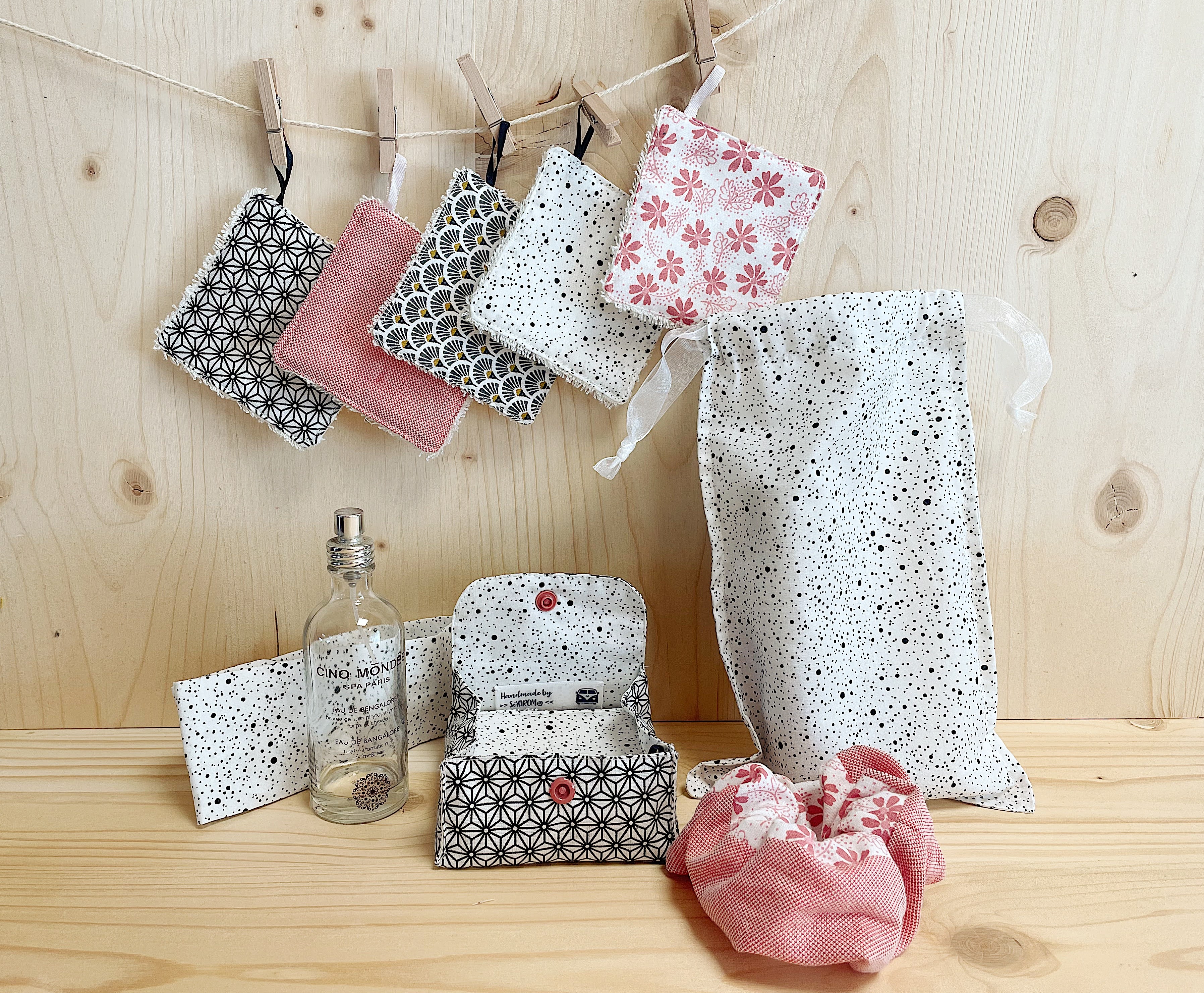 Lot de 5 lingettes démaquillantes lavables et leur pochette