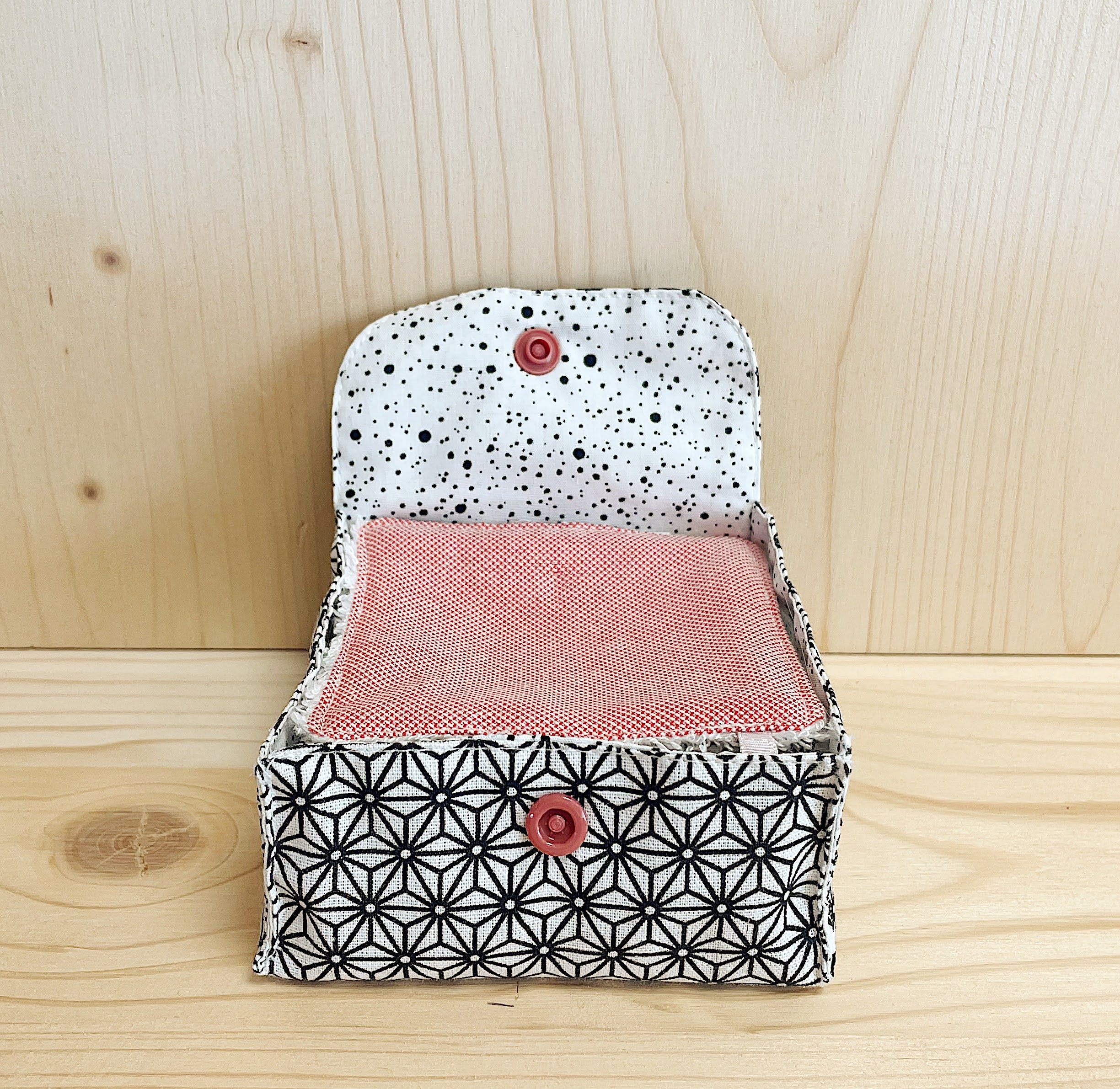 Lot de 5 lingettes démaquillantes lavables et leur pochette