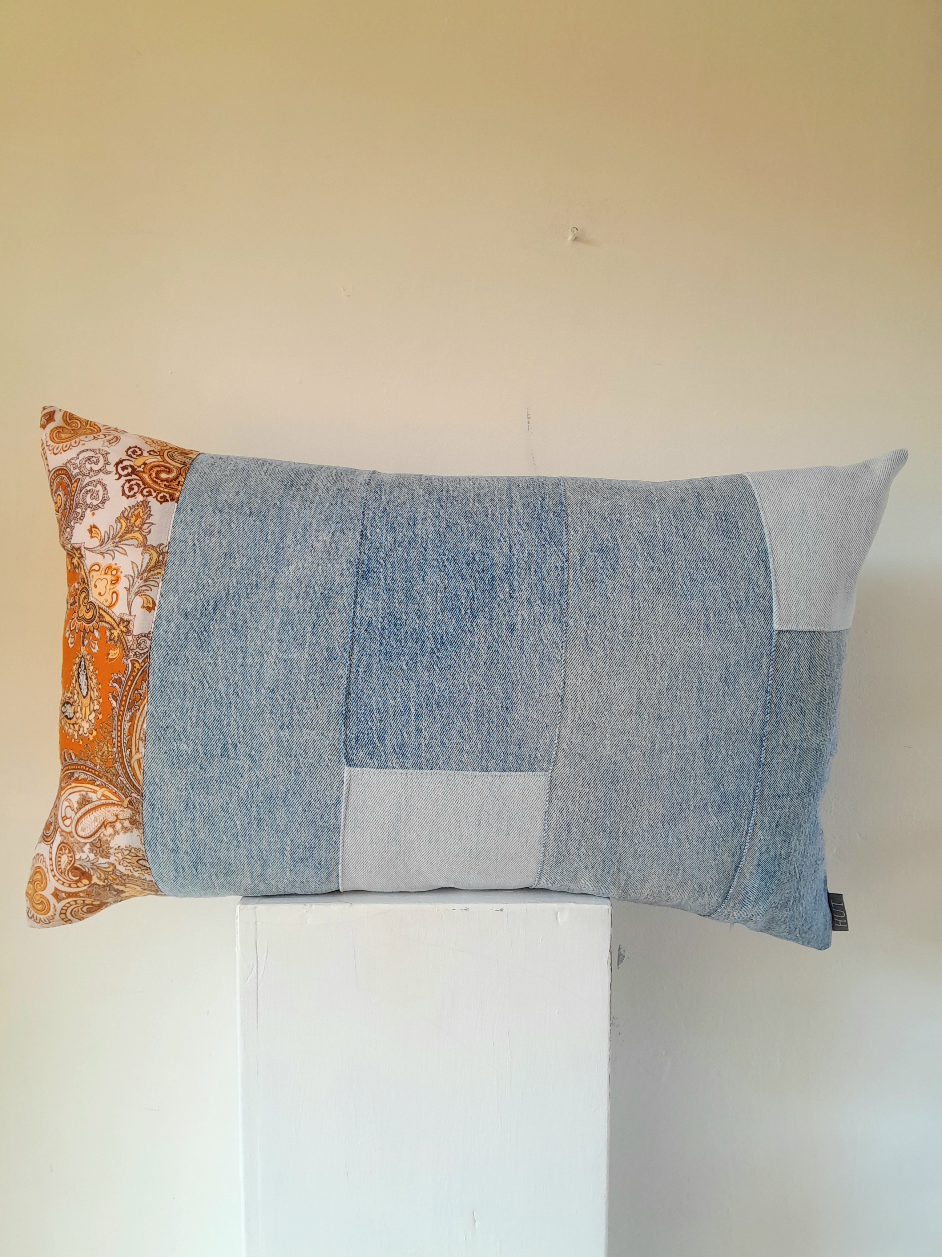 DENIM BOLSTER