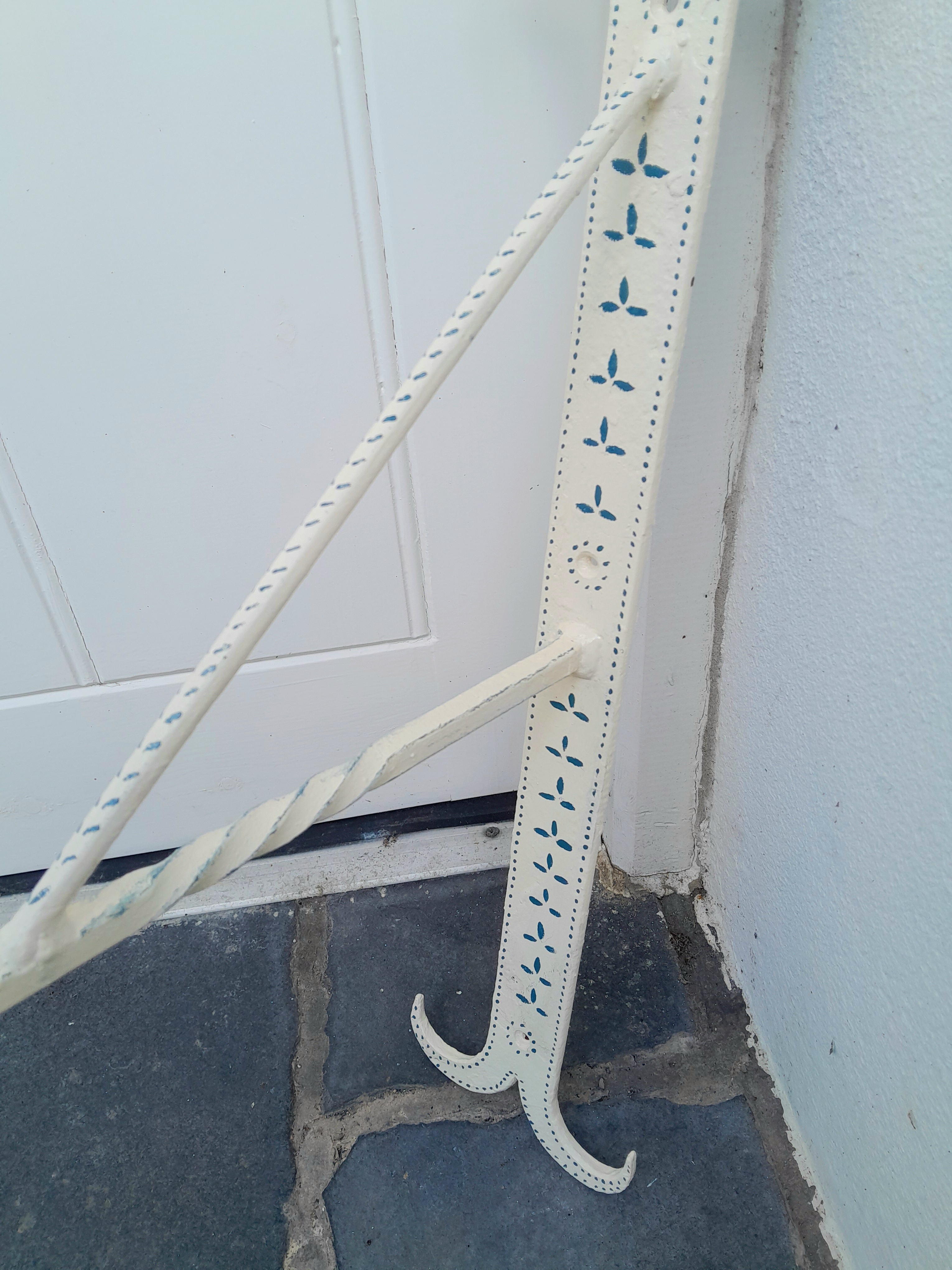 VINTAGE WROUGHT IRON HANGING BASKET HOOK