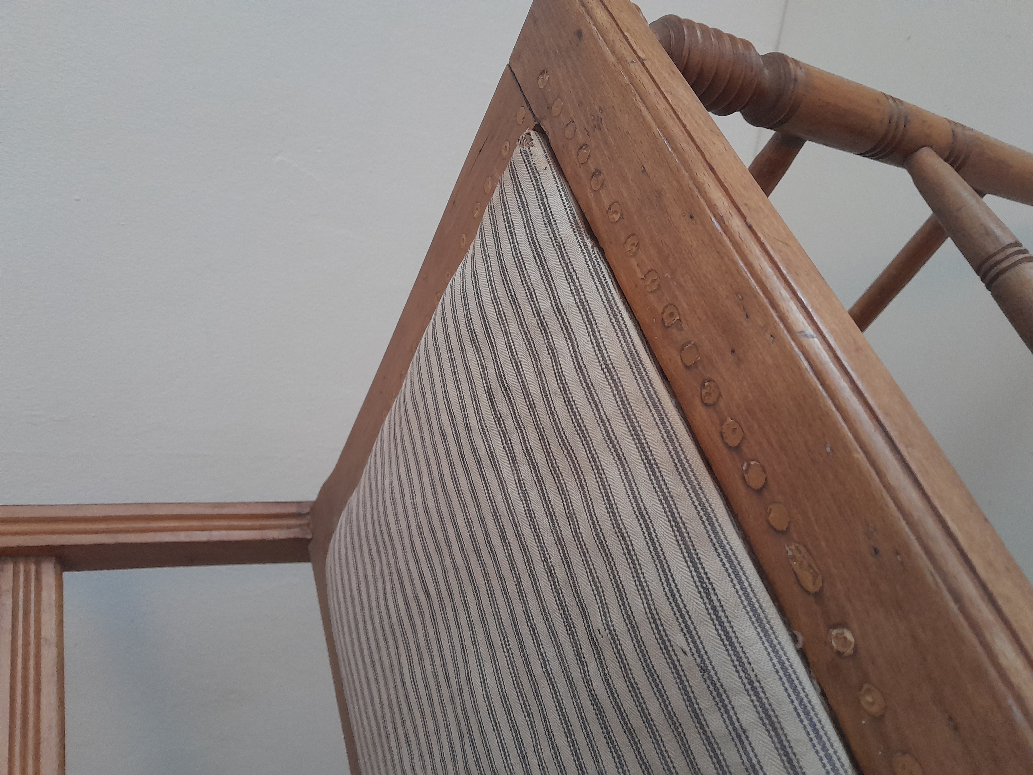 ANTIQUE PINE CHAIR