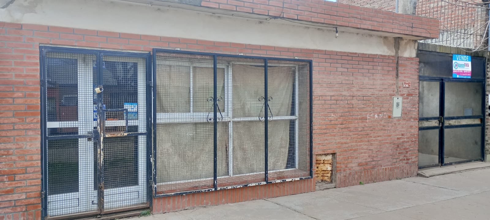 LorenTina EN EXCLUSIVA VENDE. Casa Funcional con gran terreno y local comercial.