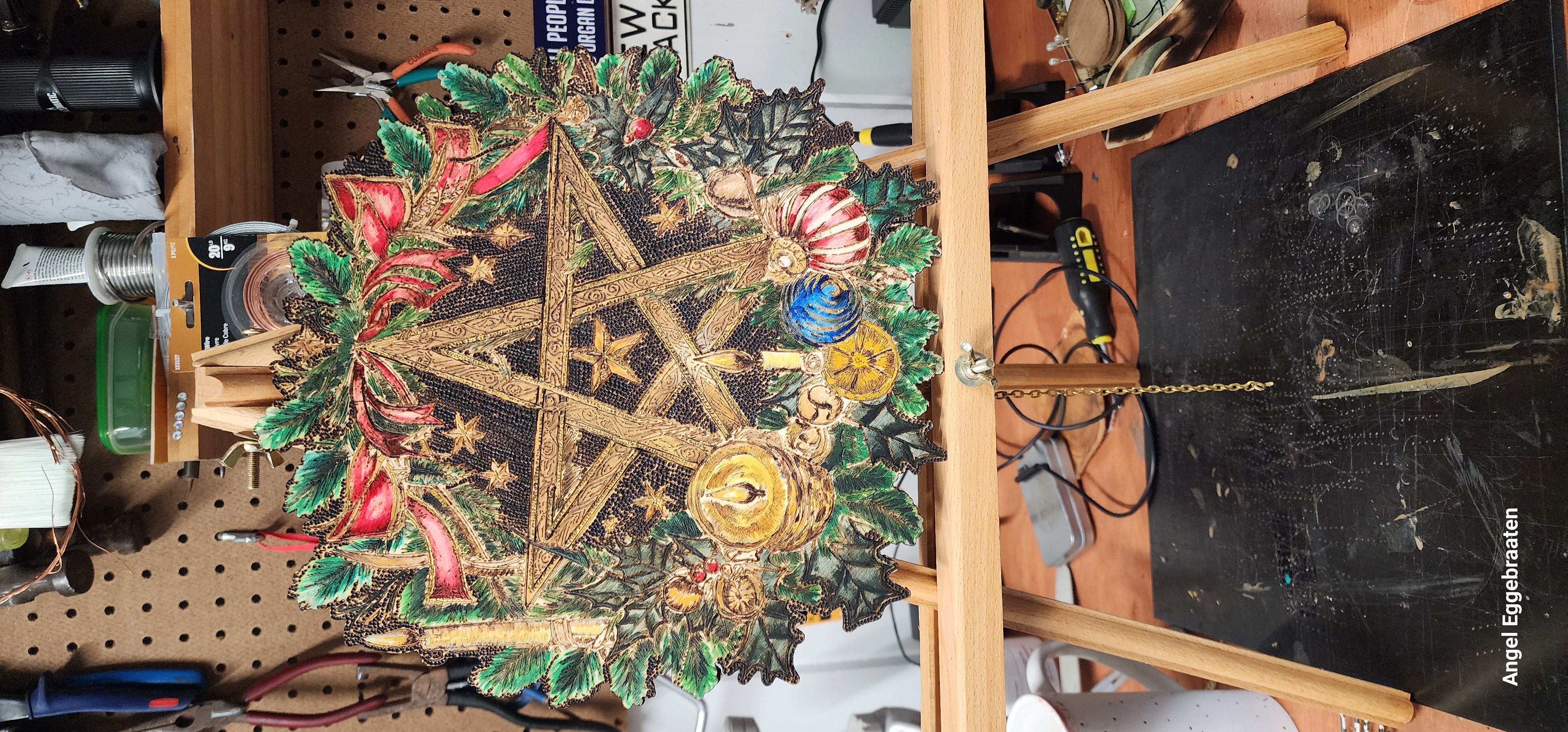 Yule Wreath with Pentagram Design