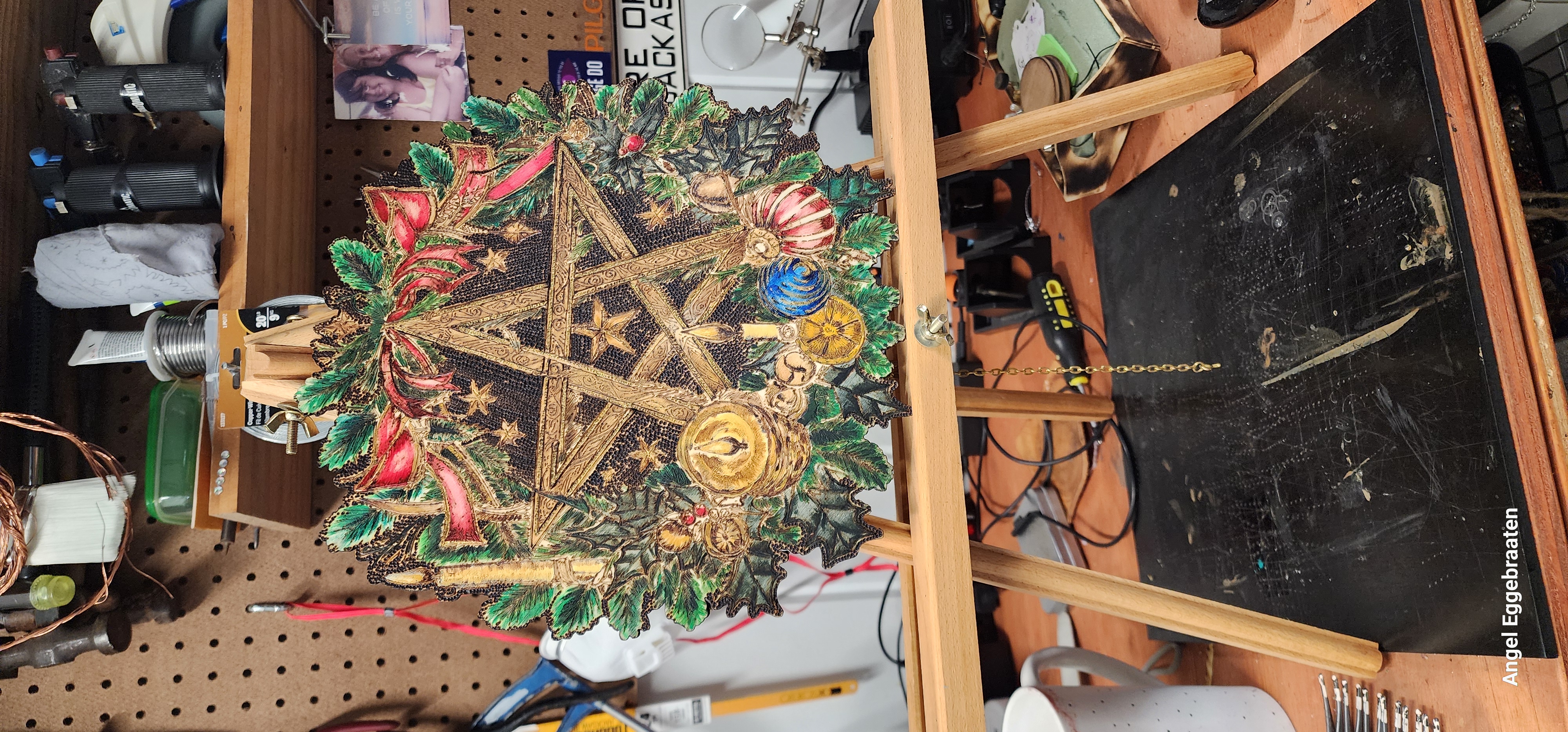 Yule Wreath with Pentagram Design