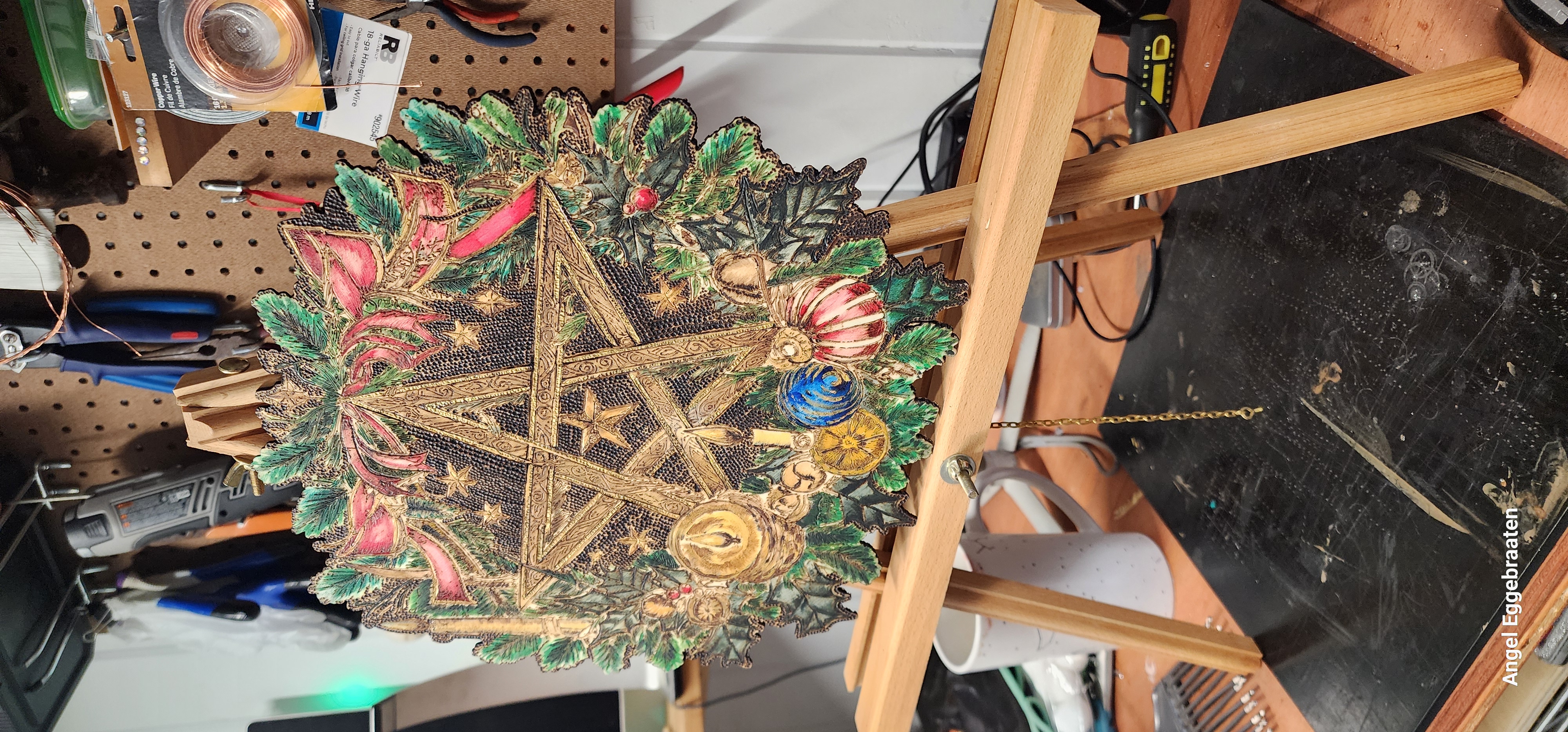 Yule Wreath with Pentagram Design