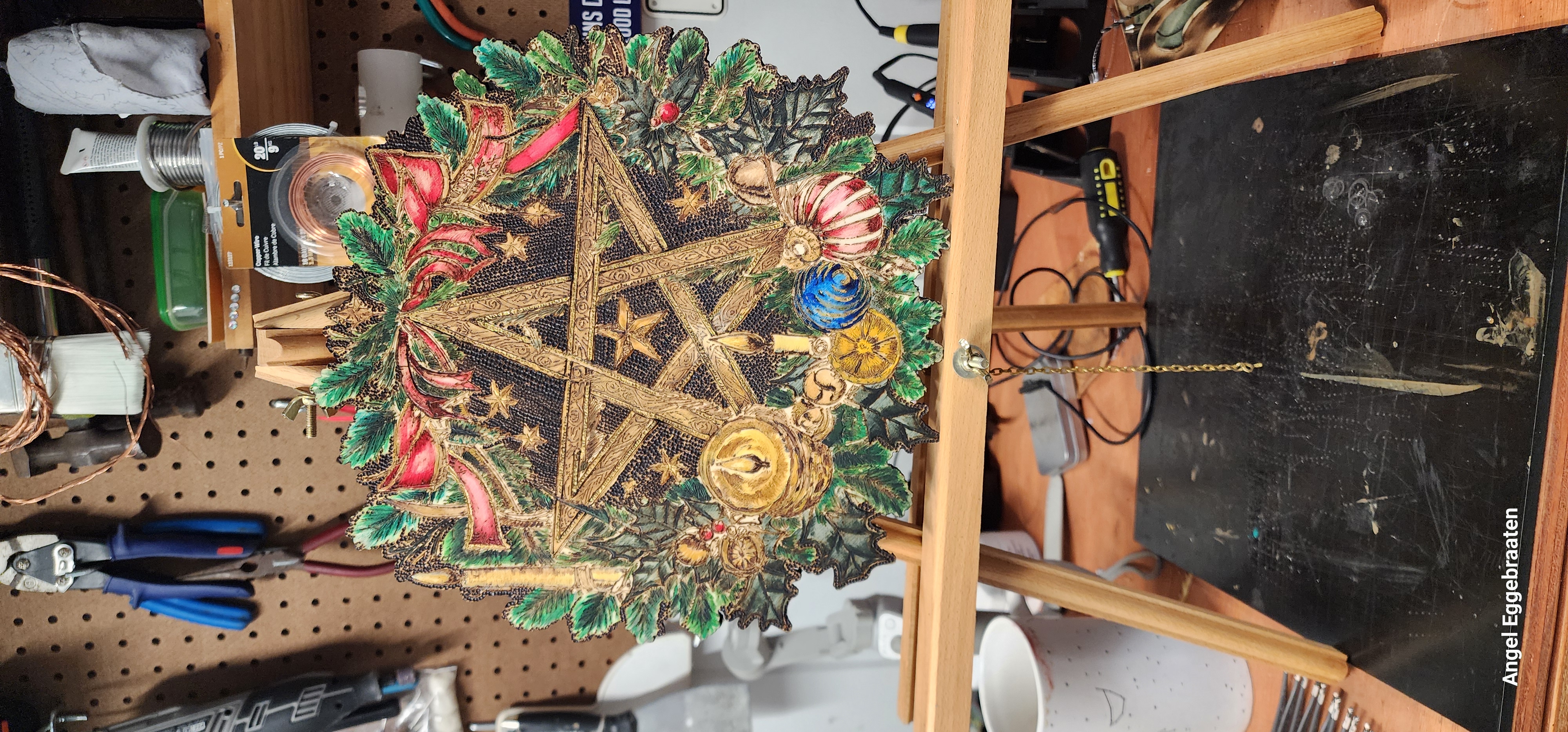 Yule Wreath with Pentagram Design