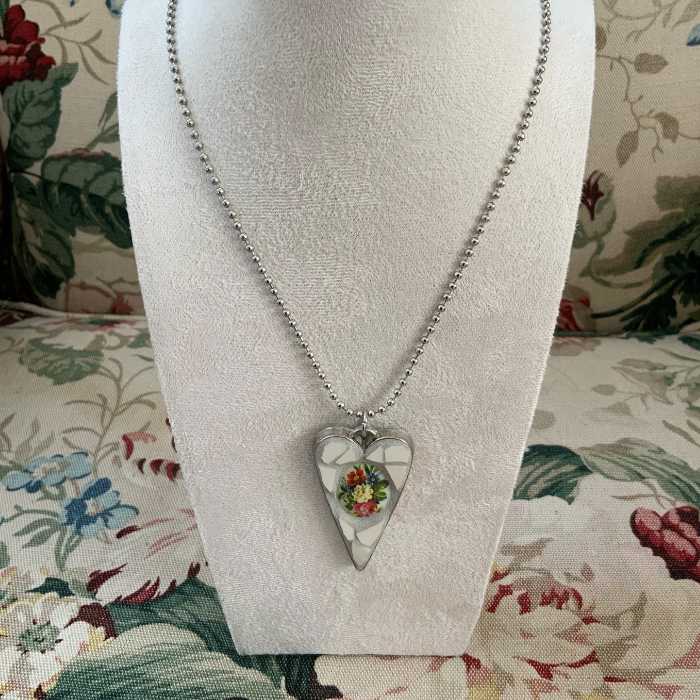 Heart-shaped Floral Pendant