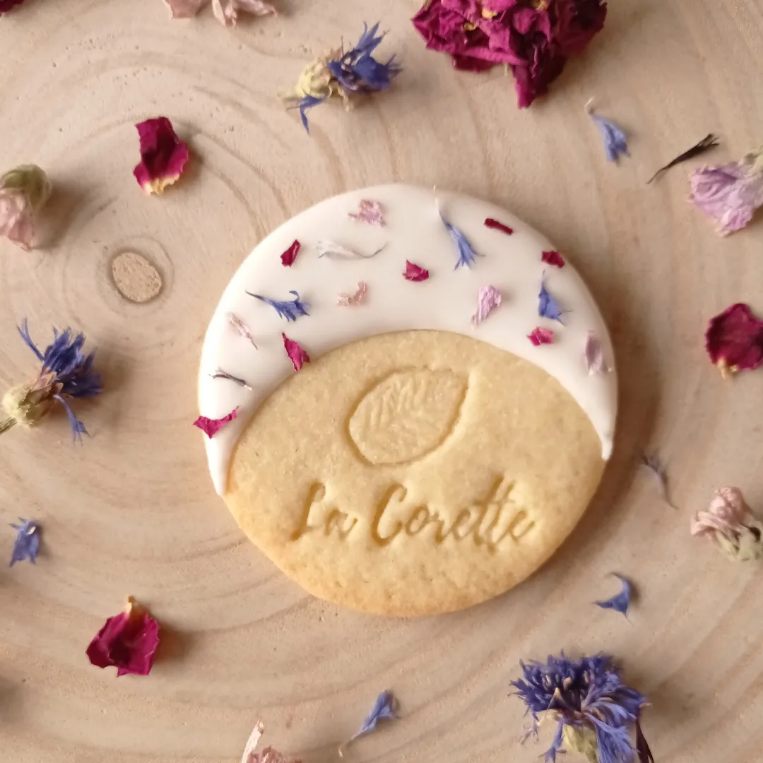 Fiole de pétales de fleurs comestibles