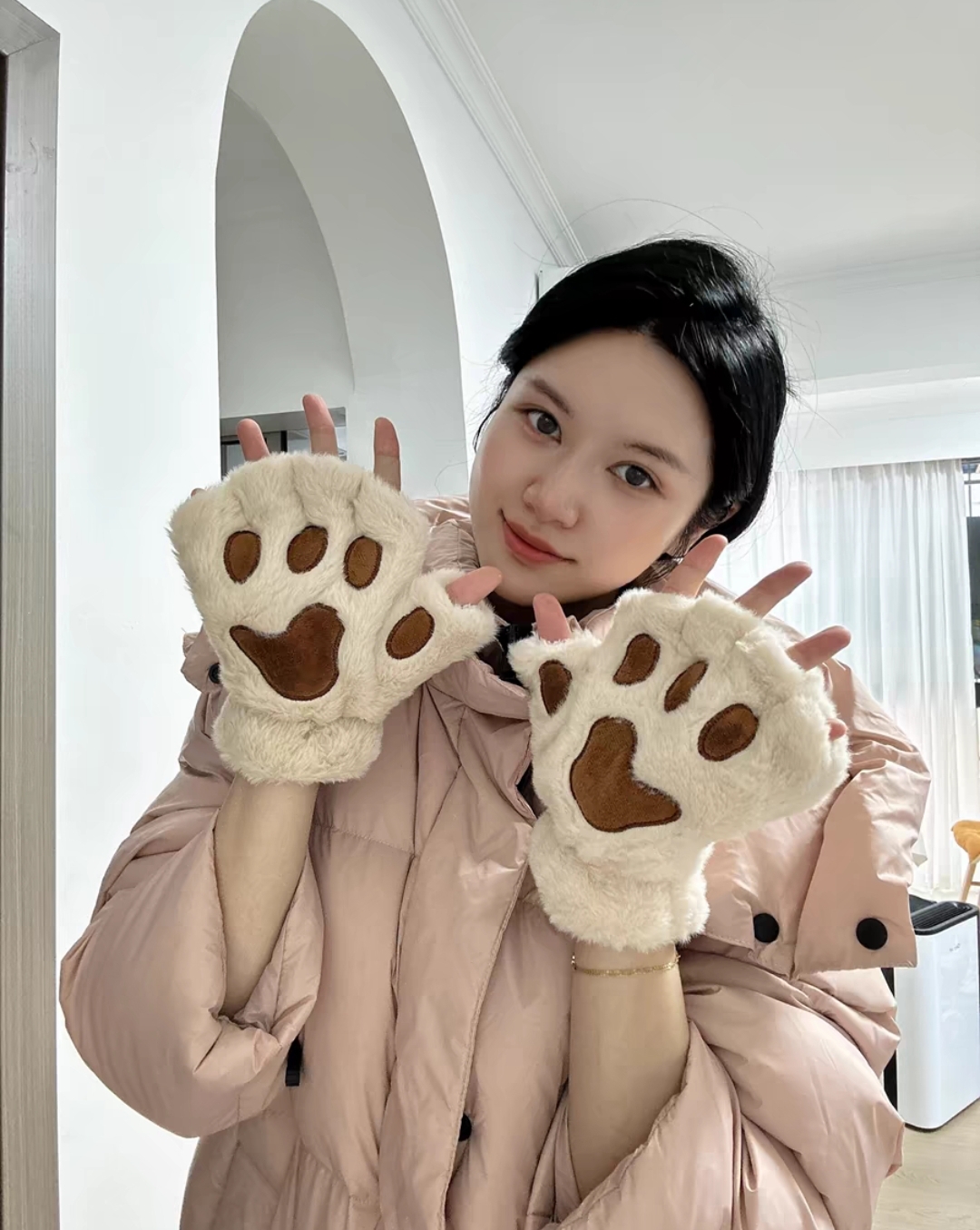 Paw-shaped Plush Gloves
