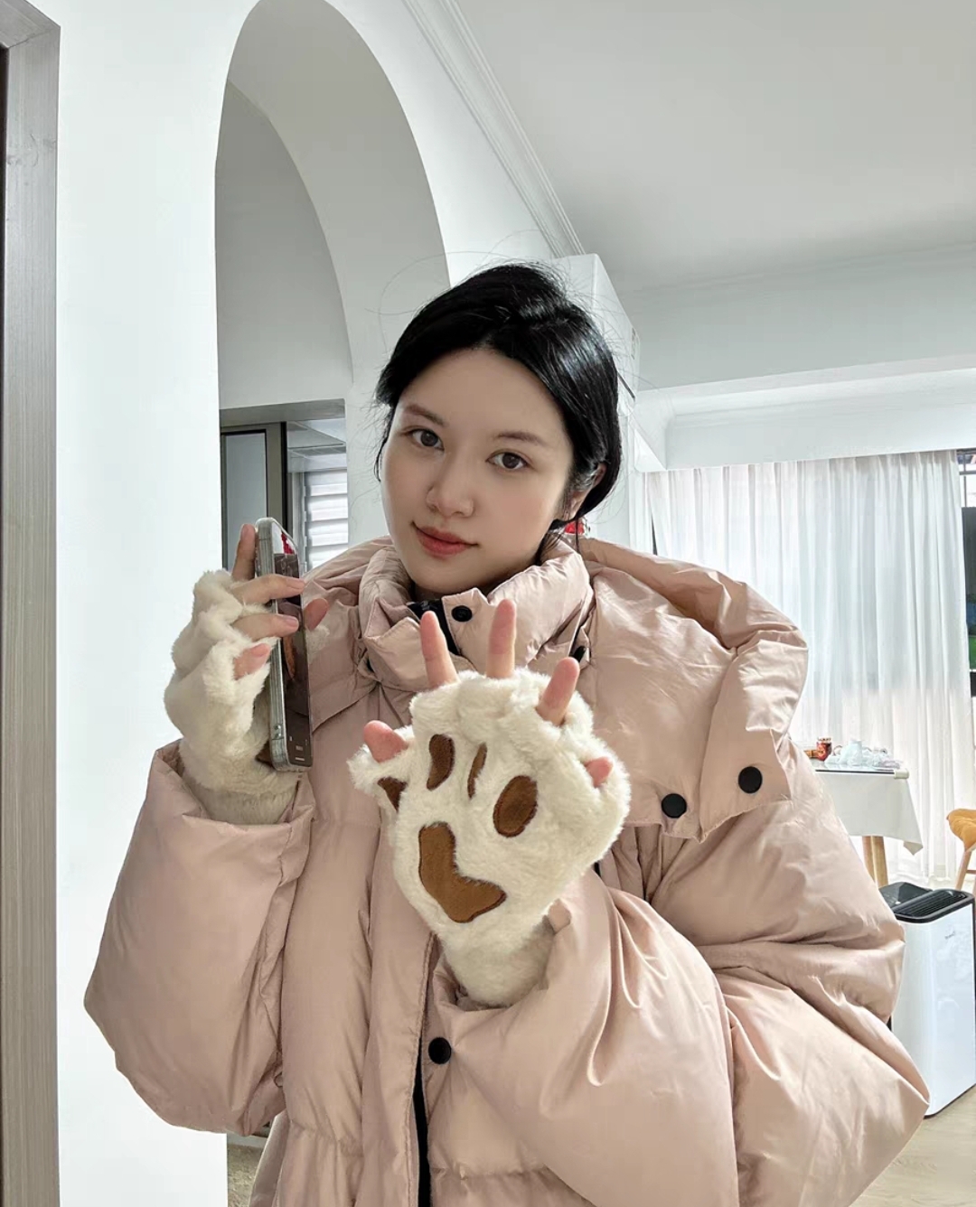 Paw-shaped Plush Gloves
