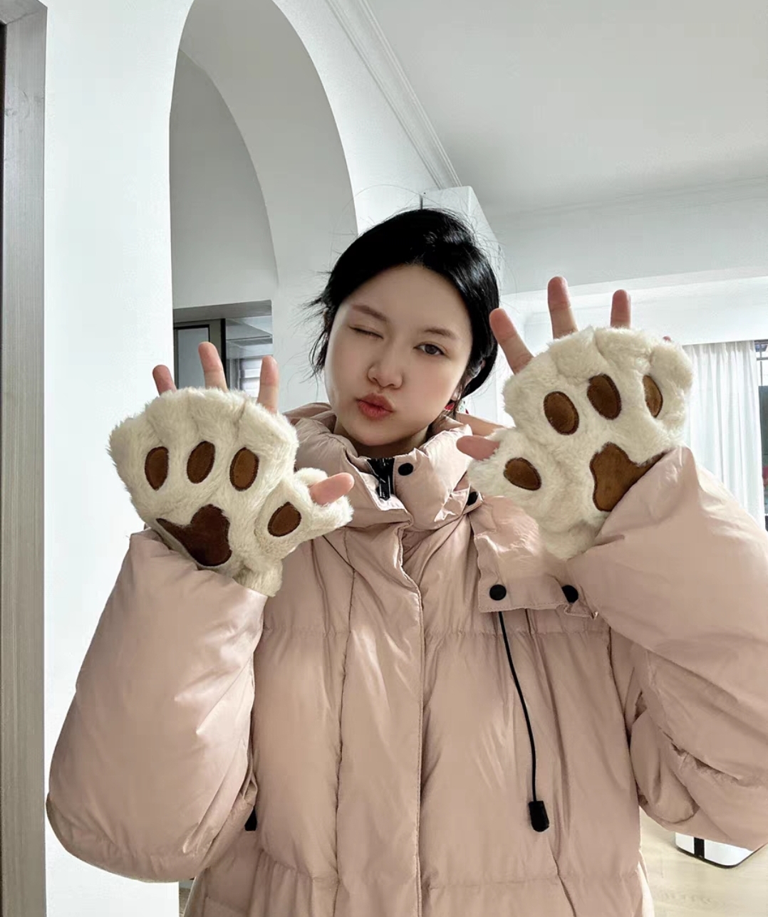 Paw-shaped Plush Gloves