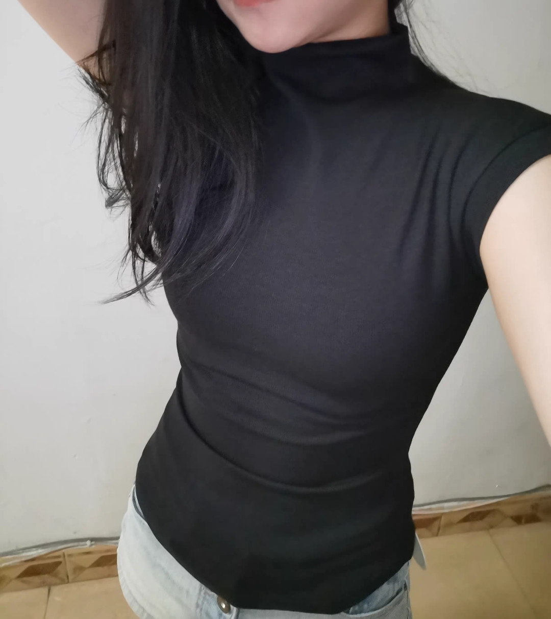 Black Sleeveless Turtle Neck Crop Top