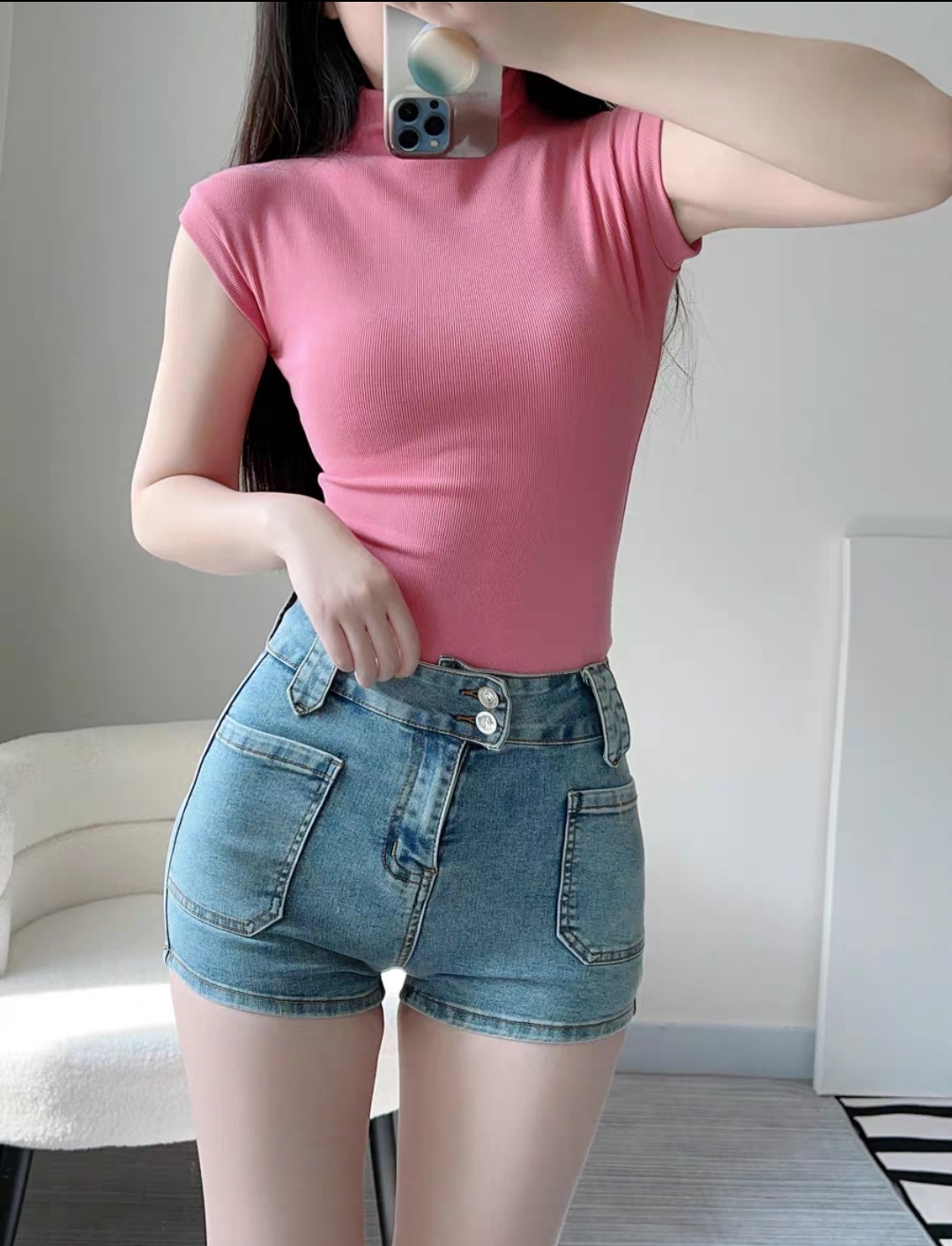Black Sleeveless Turtle Neck Crop Top