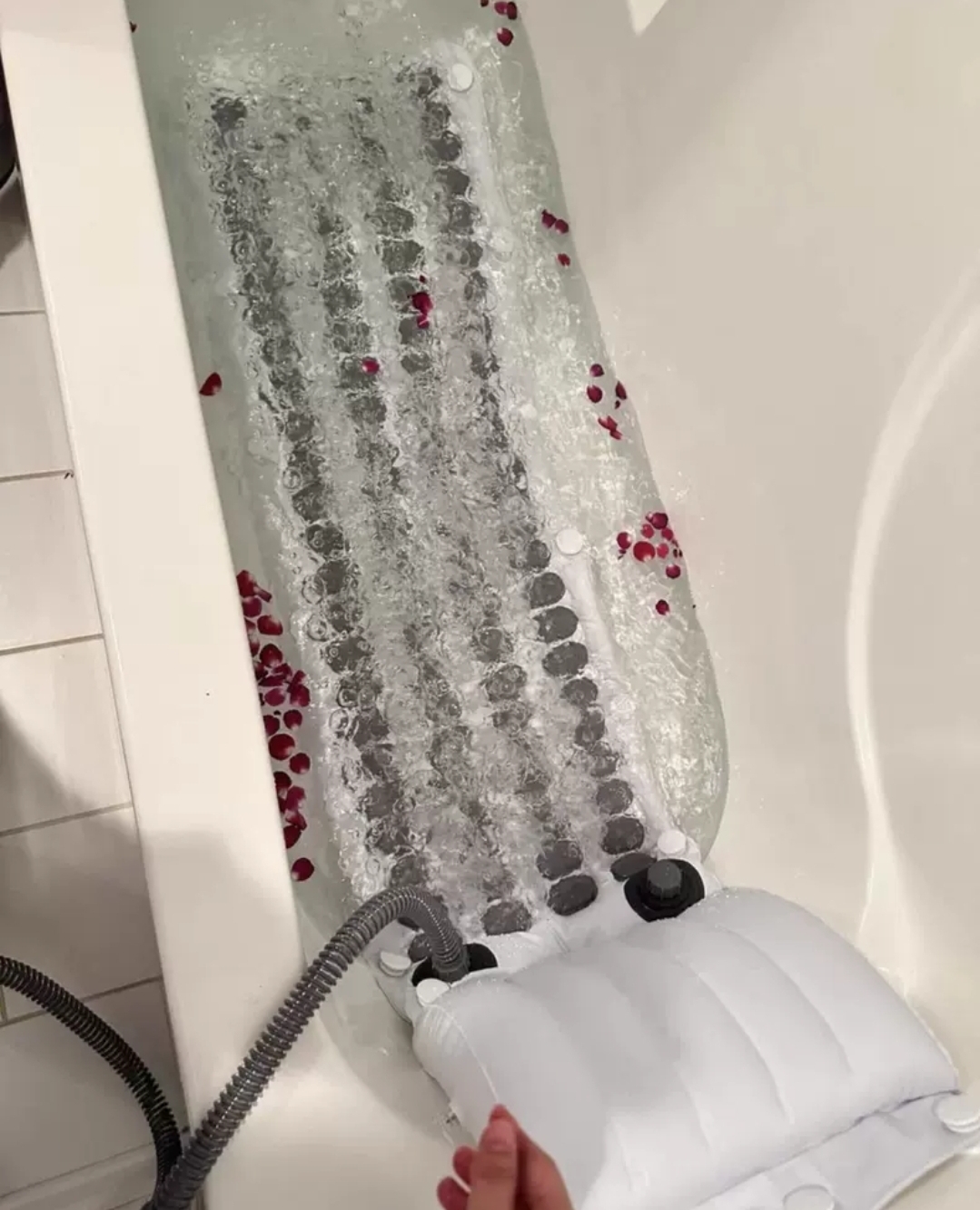 Non-slip bathtub mat with pillow