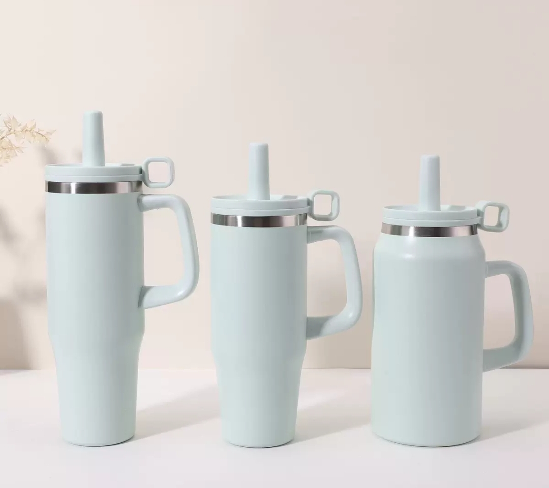 Insulated Drinking Mug with Straw
